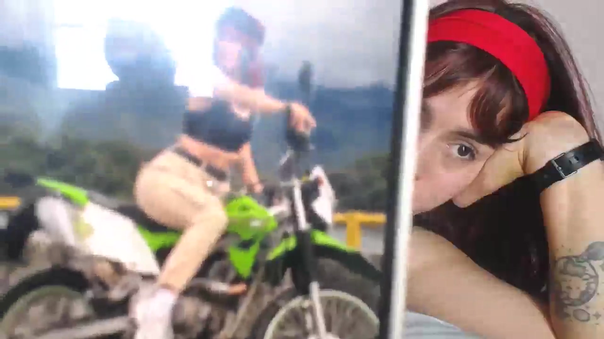 Gallery image thumbnail from Elisaink_red's myfreecams stream on, 08/27/2025, 15:56 image 16 of 20
