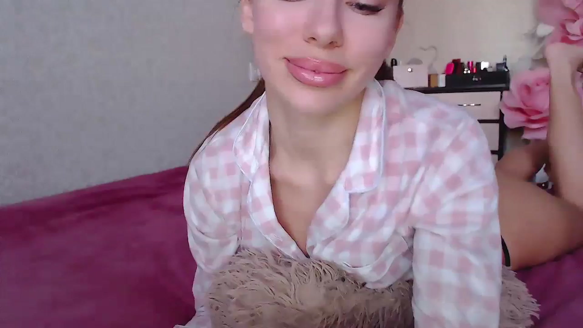 Gallery image thumbnail from EliseFoxx's myfreecams stream on, 03/22/2024, 13:31 image 17 of 20