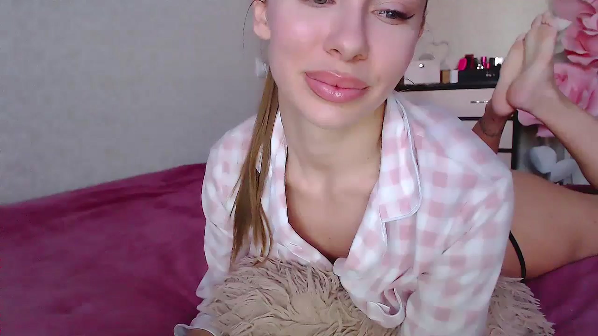 Gallery image thumbnail from EliseFoxx's myfreecams stream on, 03/22/2024, 13:31 image 20 of 20