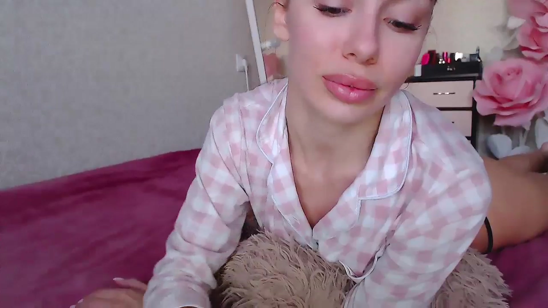 Gallery image thumbnail from EliseFoxx's myfreecams stream on, 03/22/2024, 13:31 image 15 of 20
