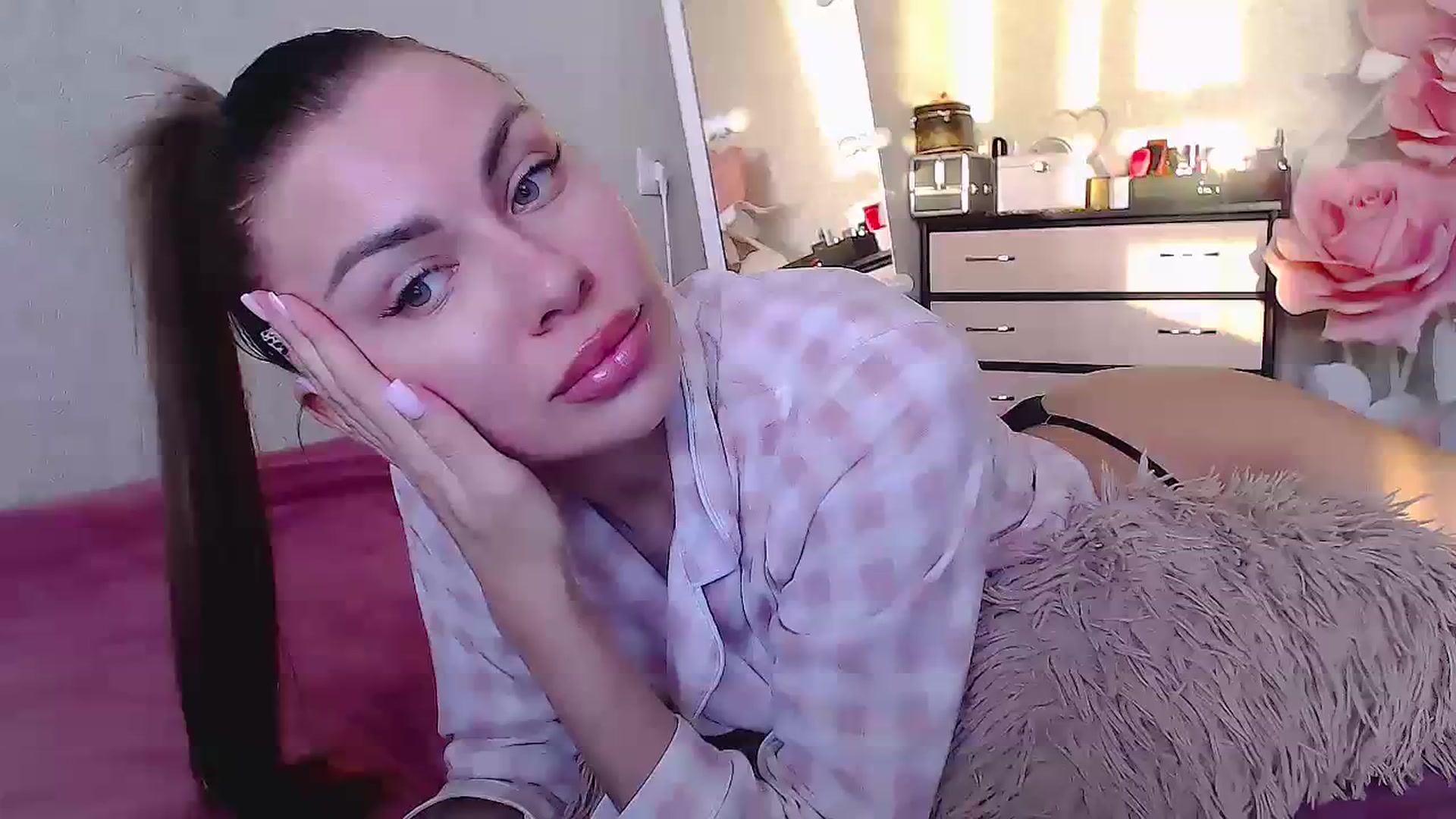 Gallery image thumbnail from EliseFoxx's myfreecams stream on, 03/22/2024, 13:31 image 2 of 20