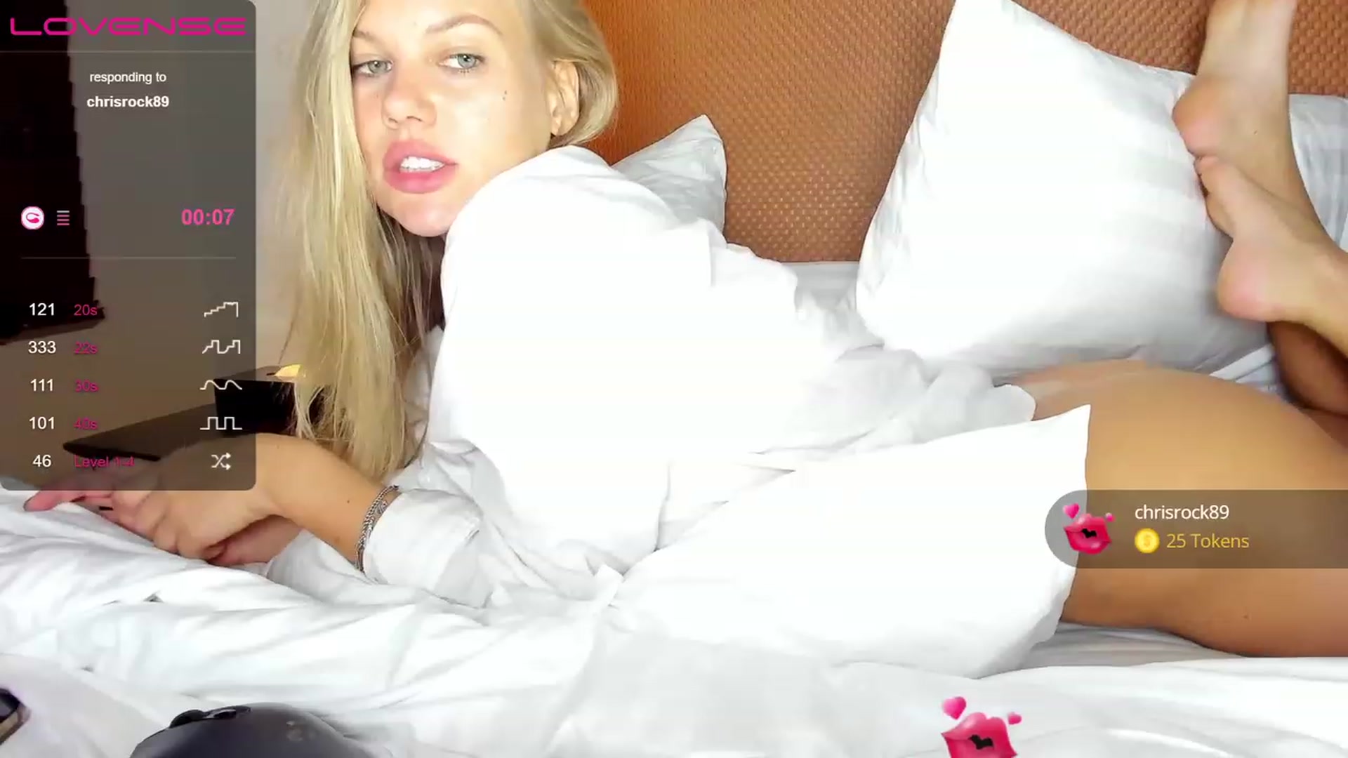 Gallery image thumbnail from Elise_wood's myfreecams stream on, 12/20/2022, 08:50 image 17 of 20