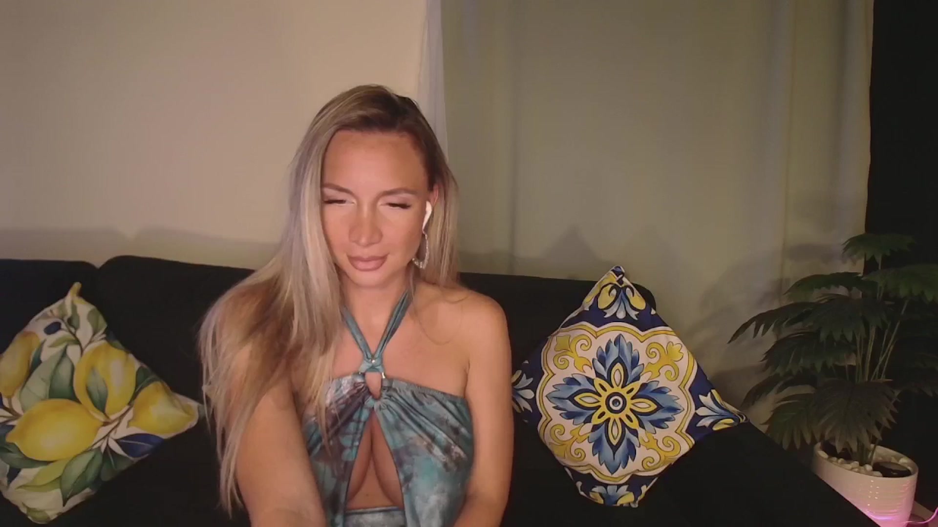 Gallery image thumbnail from ElissaBeats's myfreecams stream on, 08/21/2025, 05:04 image 11 of 20