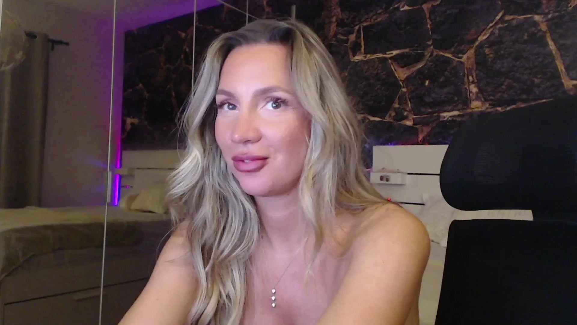 Gallery image thumbnail from ElissaBeats's myfreecams stream on, 10/04/2025, 07:54 image 15 of 20