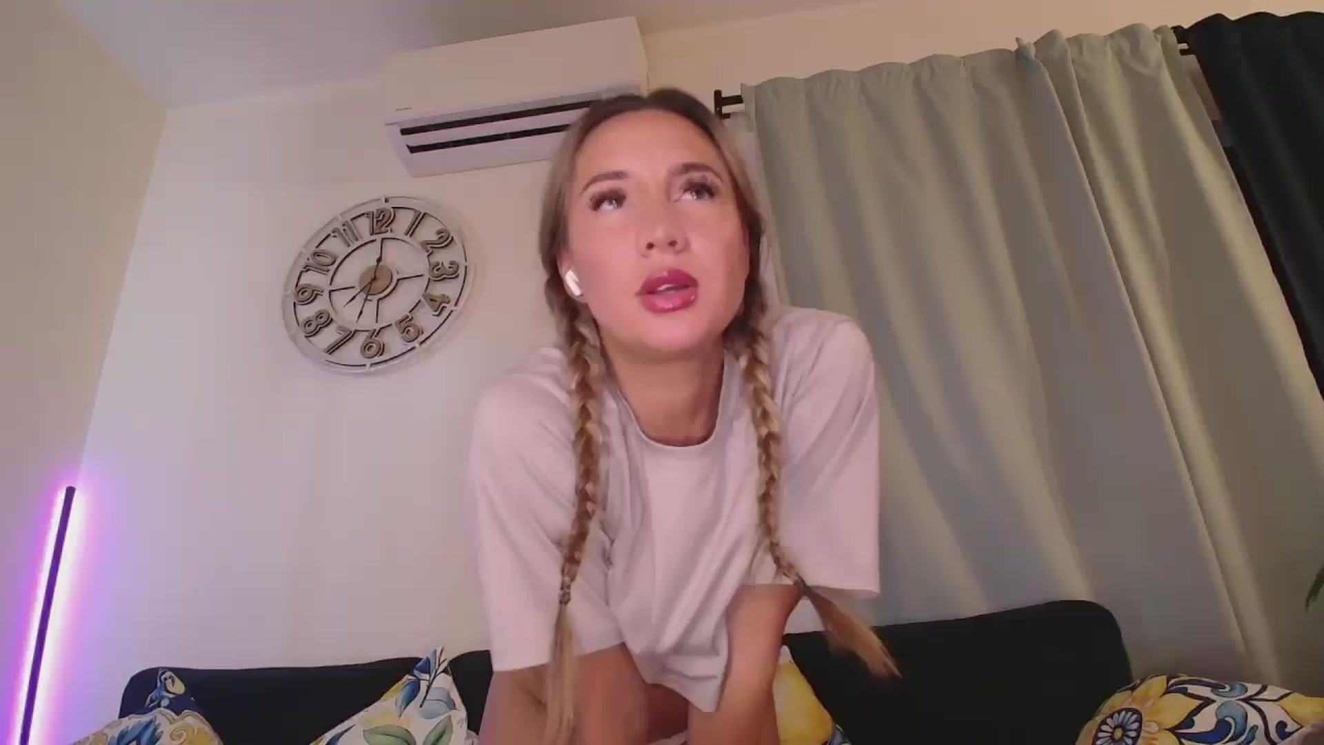 Gallery image thumbnail from ElissaBeats's myfreecams stream on, 07/21/2026, 04:49 image 15 of 20