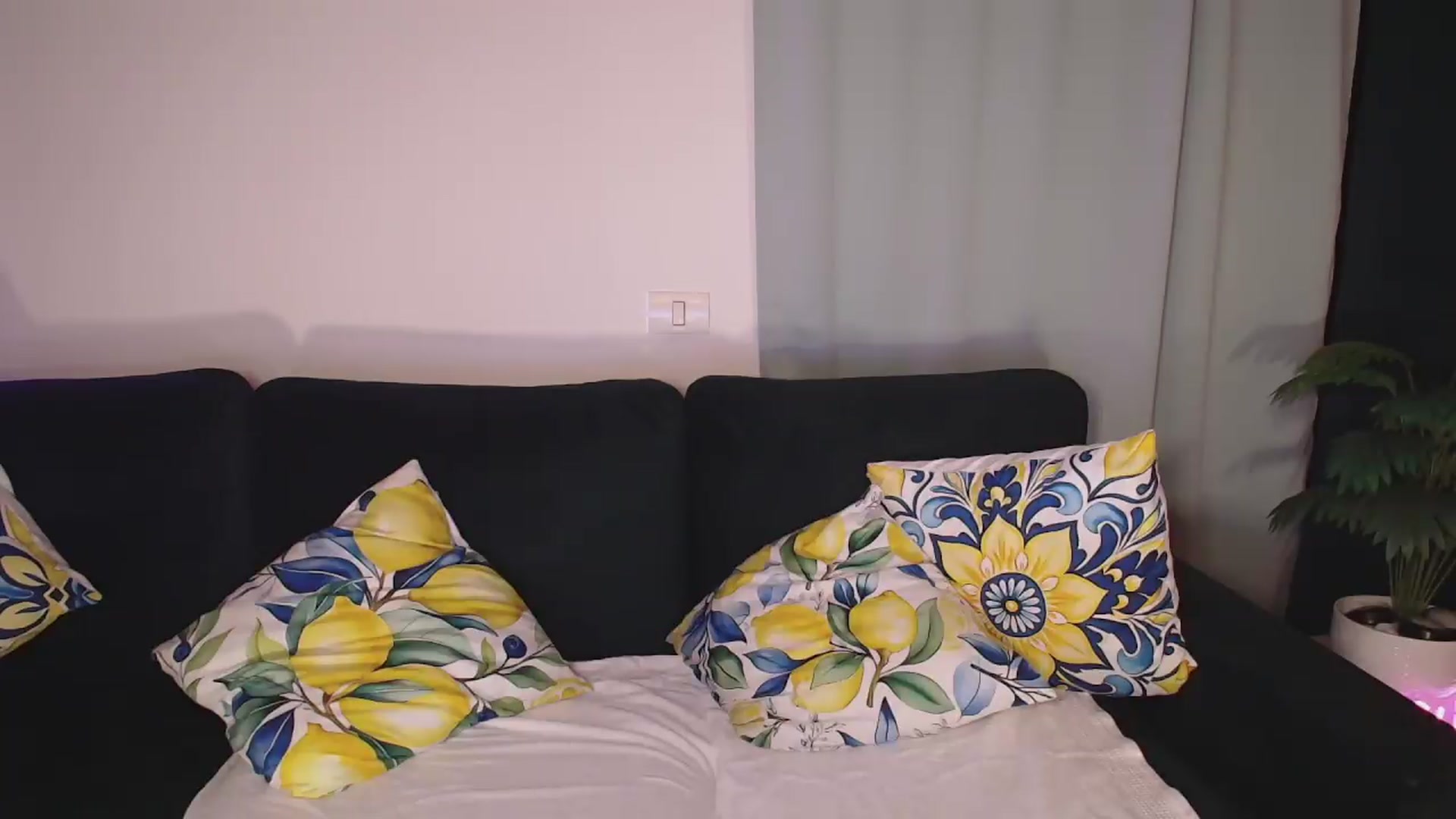 Gallery image thumbnail from ElissaBeats's myfreecams stream on, 08/11/2026, 04:37 image 8 of 20