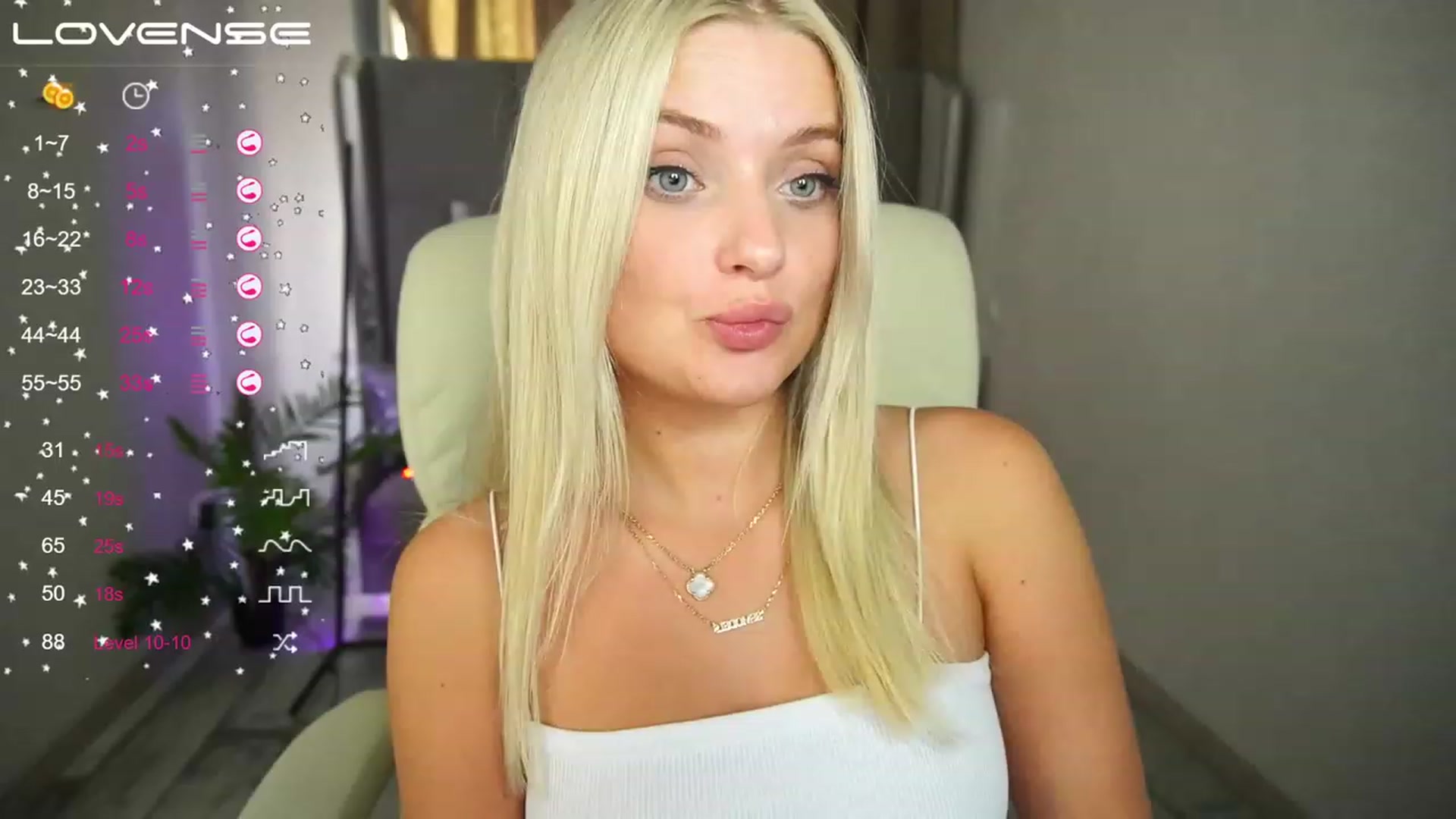 Gallery image thumbnail from Elissa_Moon's myfreecams stream on, 08/18/2023, 10:39 image 8 of 20