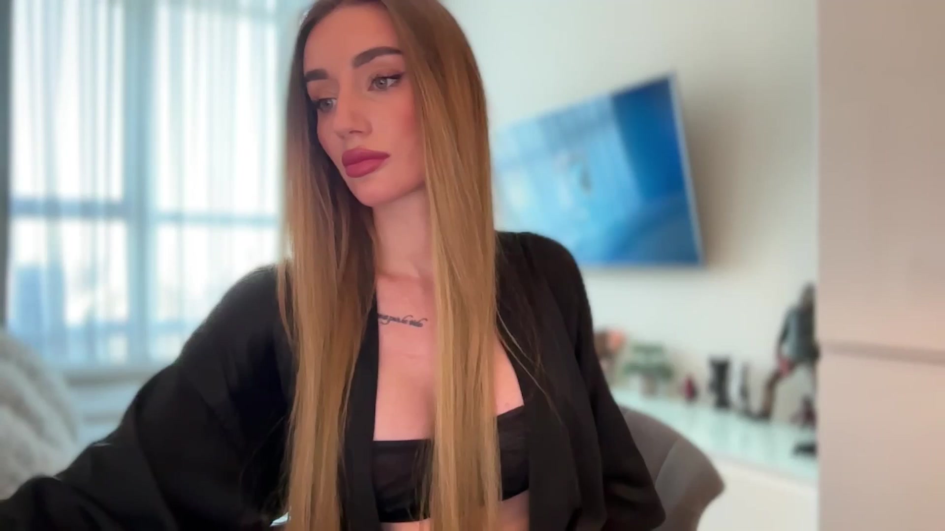 Gallery image thumbnail from Elivili's myfreecams stream on, 10/26/2025, 12:55 image 13 of 20