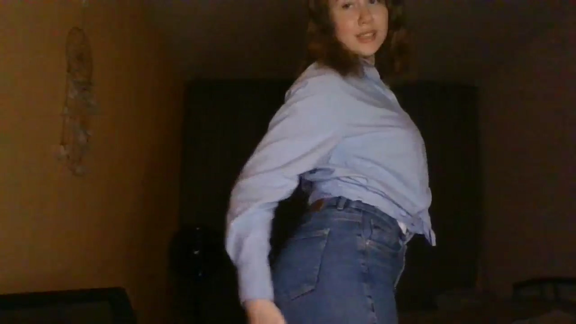 Gallery image thumbnail from Elix1r's myfreecams stream on, 04/06/2024, 22:25 image 5 of 20