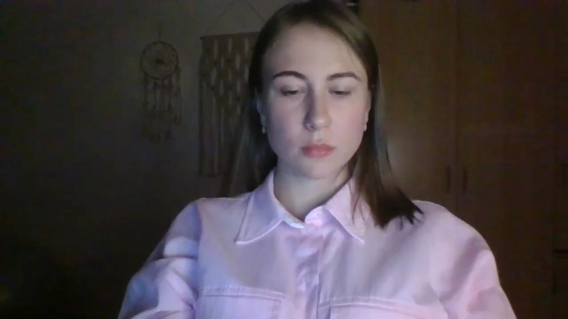 Gallery image thumbnail from Elix1r's myfreecams stream on, 04/17/2024, 21:35 image 18 of 20