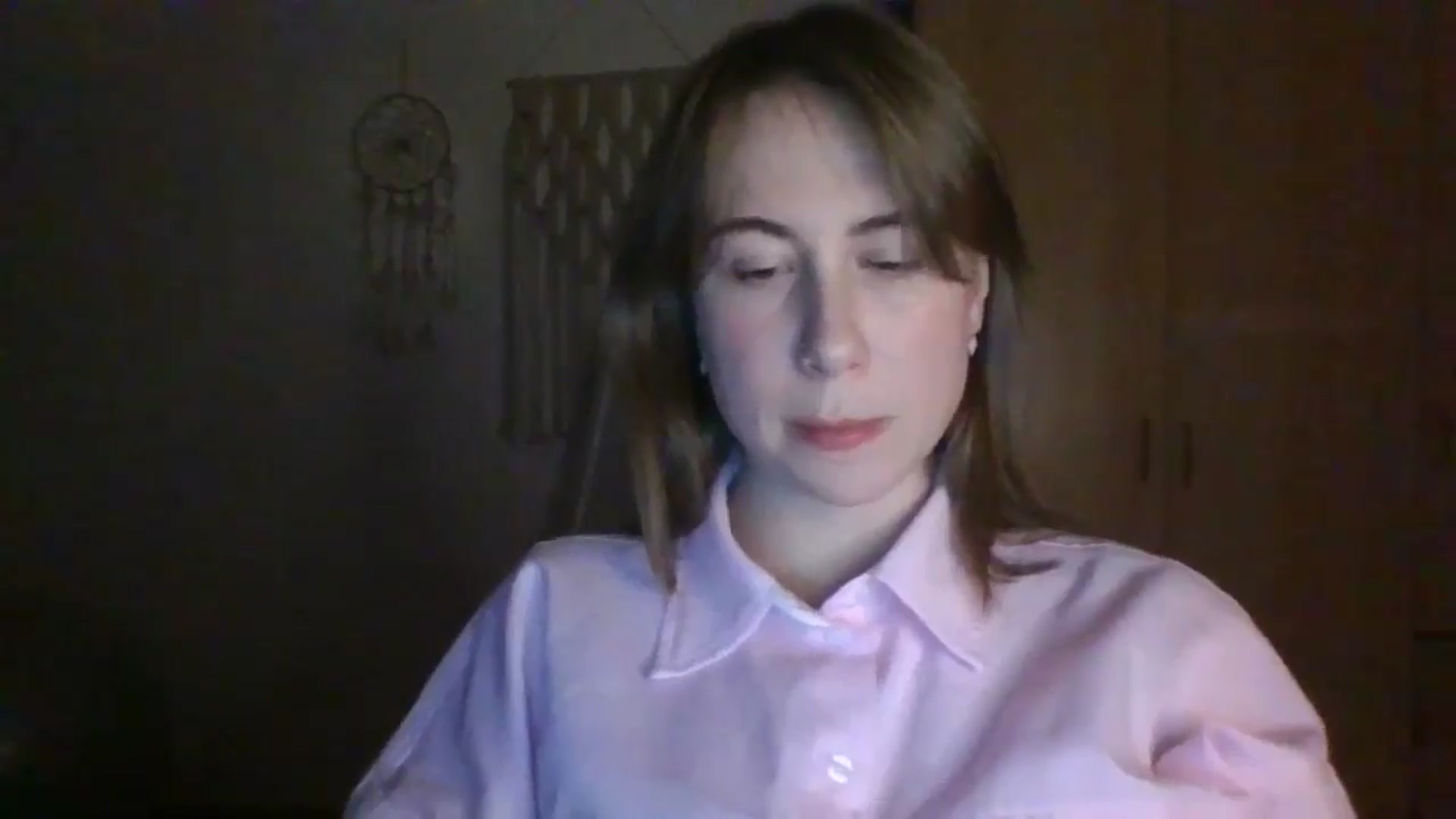 Gallery image thumbnail from Elix1r's myfreecams stream on, 04/17/2024, 21:35 image 14 of 20