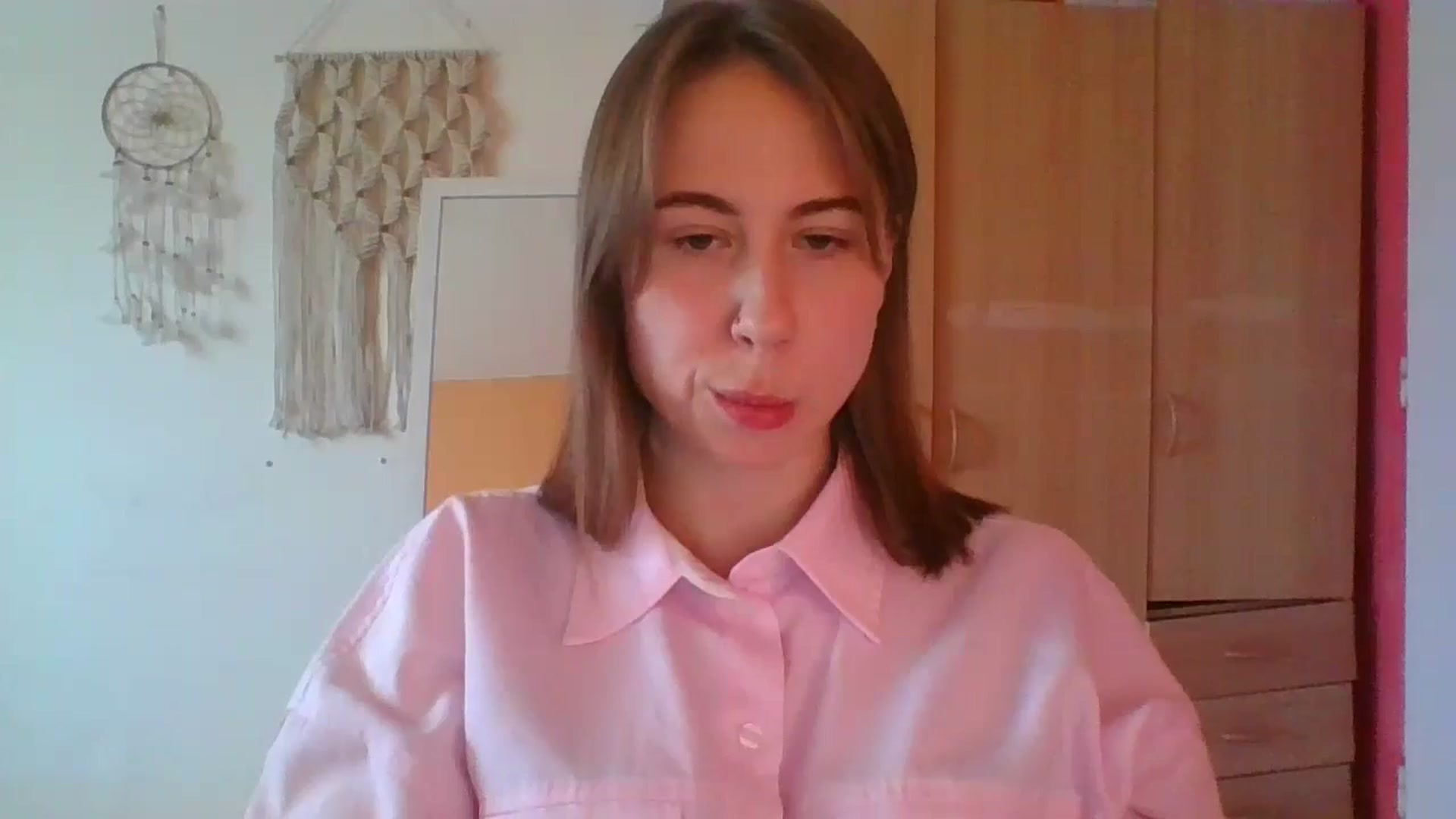 Gallery image thumbnail from Elix1r's myfreecams stream on, 04/19/2024, 15:47 image 12 of 20