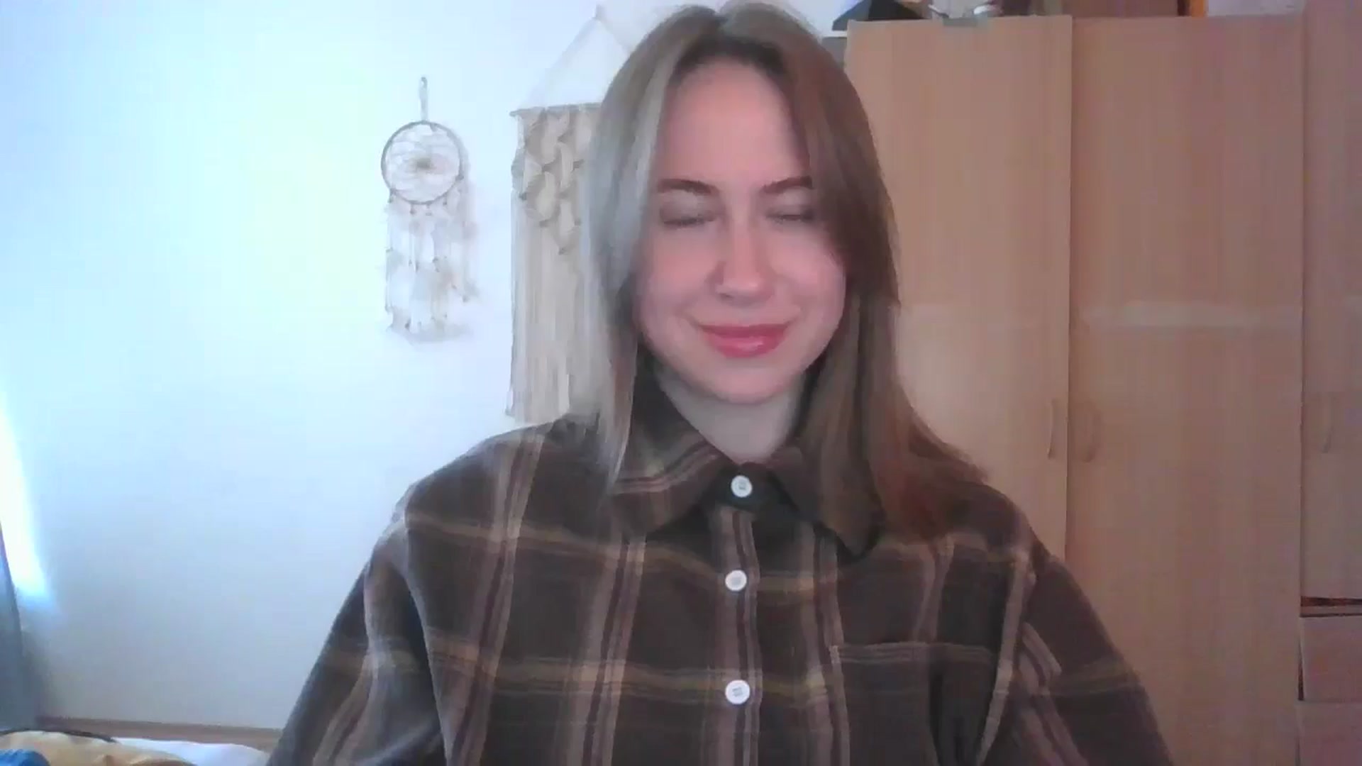 Gallery image thumbnail from Elix1r's myfreecams stream on, 05/19/2024, 12:00 image 18 of 20