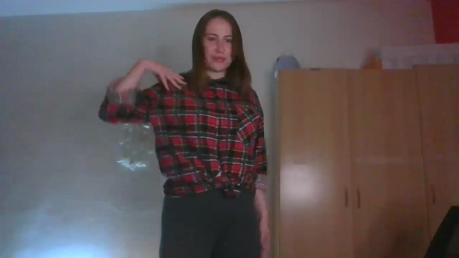 Gallery image thumbnail from Elix1r's myfreecams stream on, 05/28/2024, 21:20 image 15 of 20