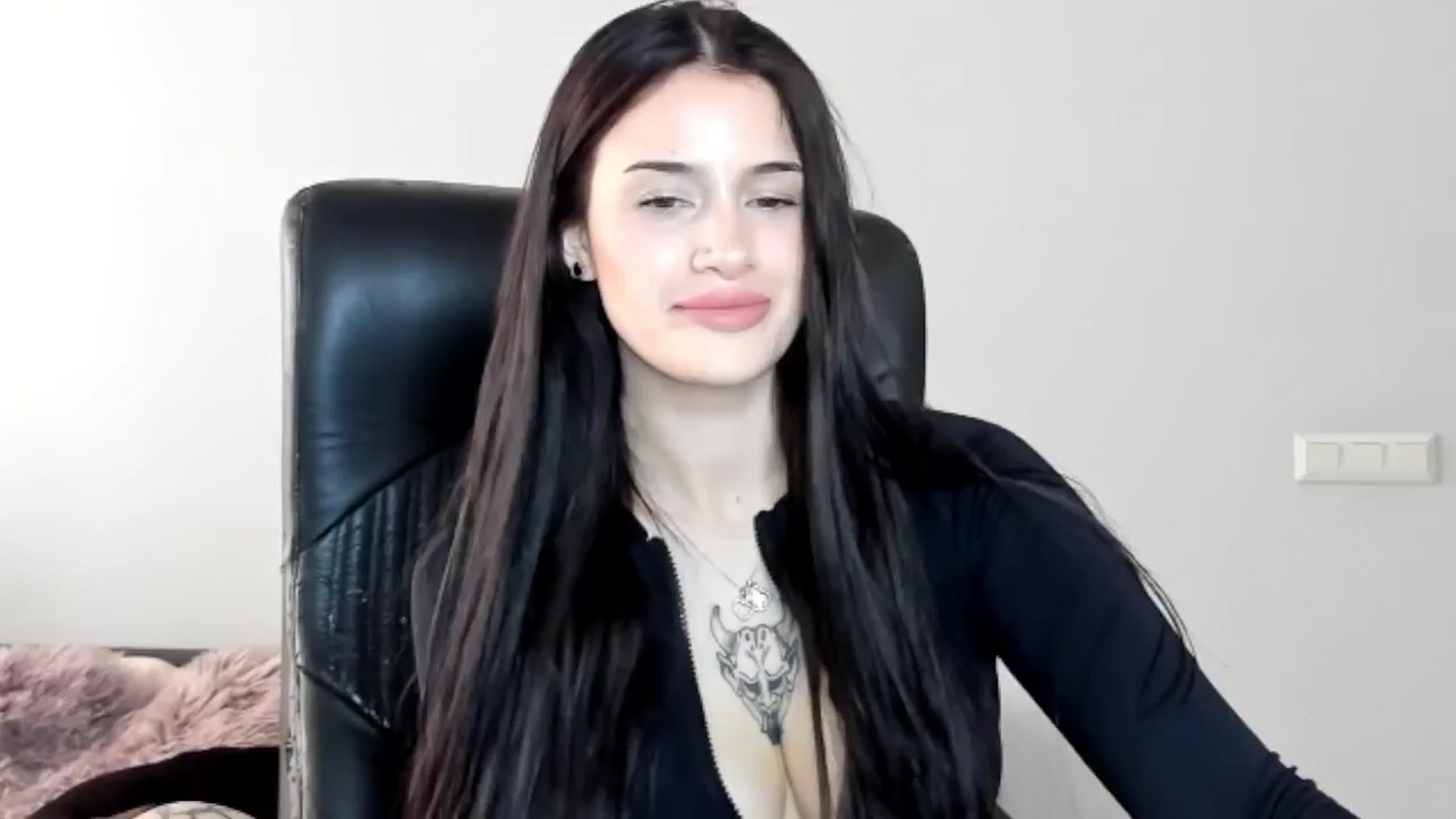Gallery image thumbnail from Eliza_beth's myfreecams stream on, 06/27/2024, 14:43 image 16 of 20