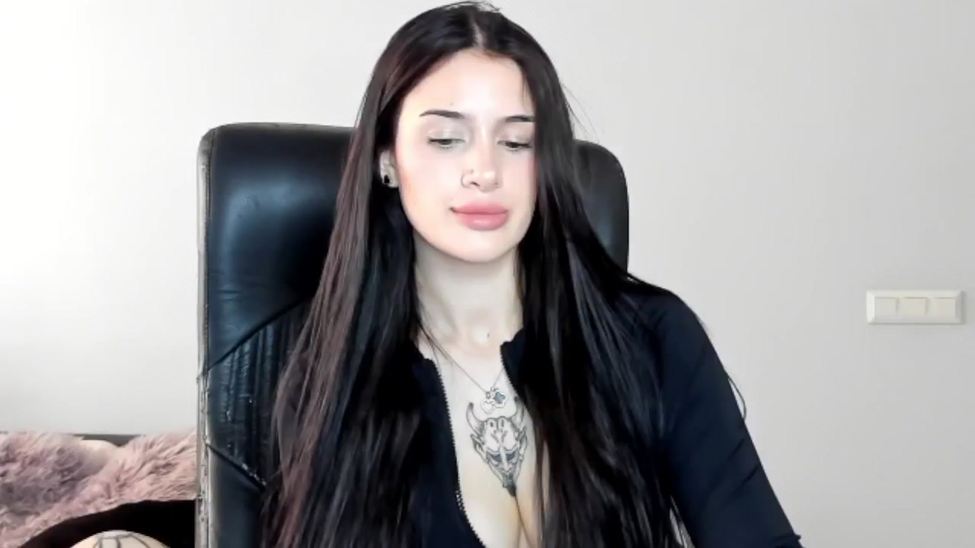 Gallery image thumbnail from Eliza_beth's myfreecams stream on, 06/27/2024, 14:43 image 19 of 20