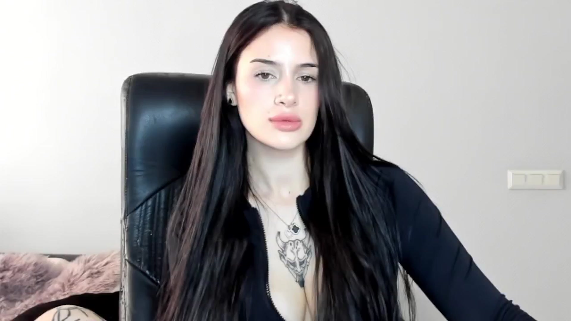 Gallery image thumbnail from Eliza_beth's myfreecams stream on, 06/27/2024, 14:43 image 18 of 20