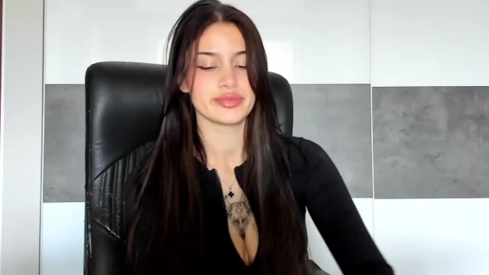 Gallery image thumbnail from Eliza_beth's myfreecams stream on, 07/16/2024, 09:38 image 3 of 20