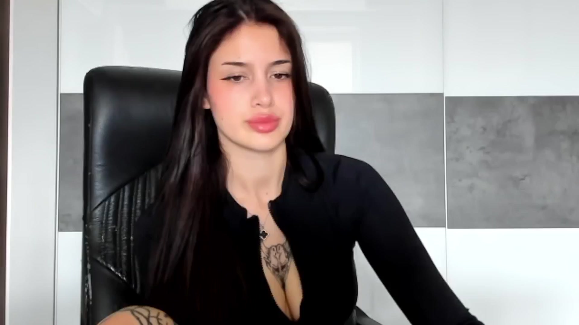Gallery image thumbnail from Eliza_beth's myfreecams stream on, 07/16/2024, 10:22 image 9 of 20