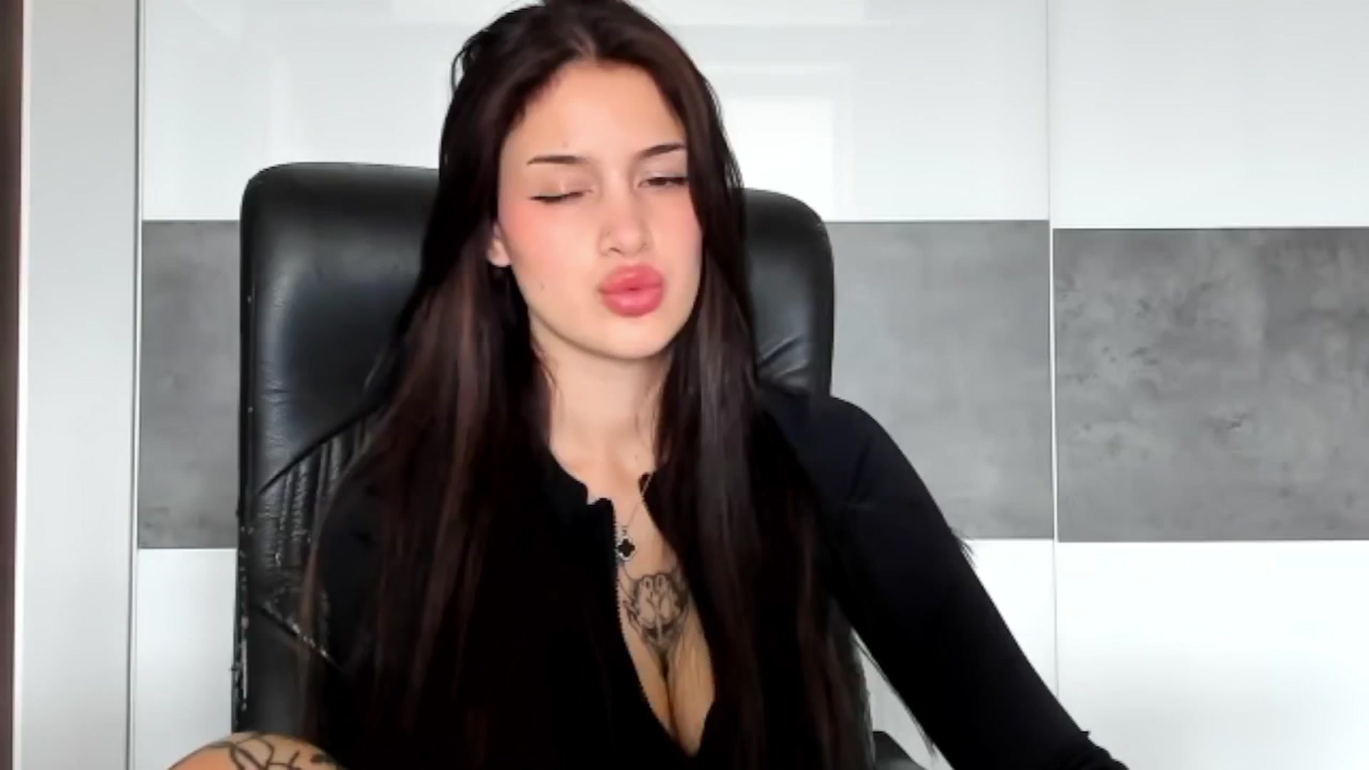 Gallery image thumbnail from Eliza_beth's myfreecams stream on, 07/16/2024, 10:22 image 12 of 20