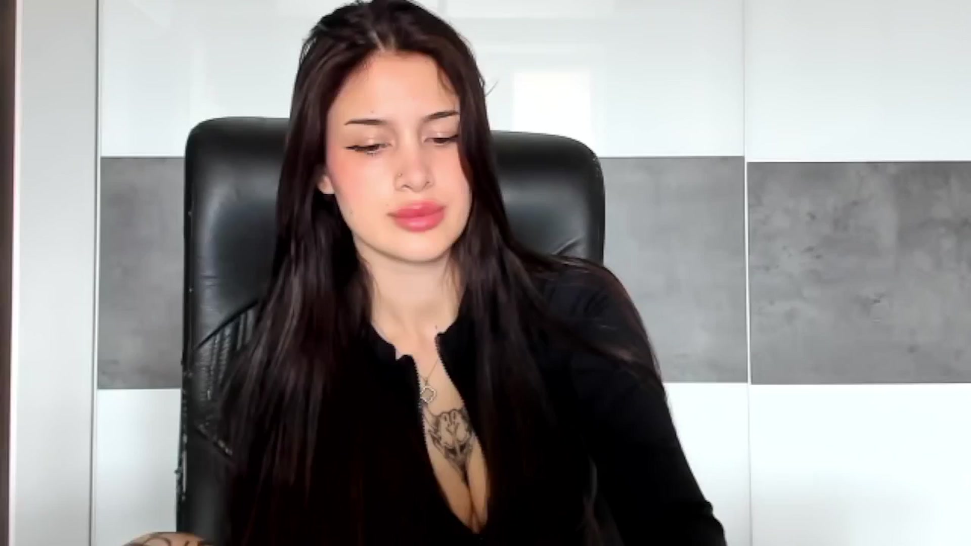 Gallery image thumbnail from Eliza_beth's myfreecams stream on, 07/16/2024, 10:22 image 3 of 20