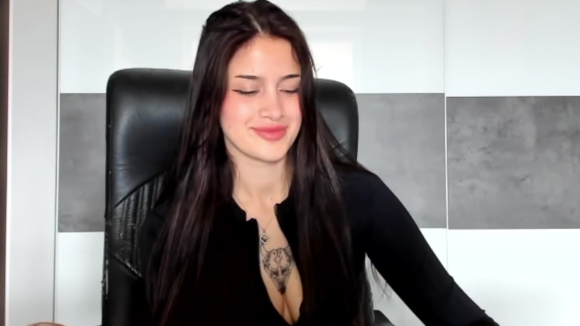 Gallery image thumbnail from Eliza_beth's myfreecams stream on, 07/16/2024, 10:22 image 6 of 20