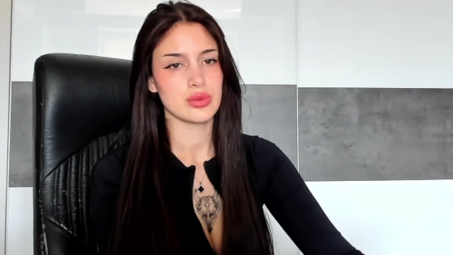 Gallery image thumbnail from Eliza_beth's myfreecams stream on, 07/16/2024, 11:21 image 5 of 20