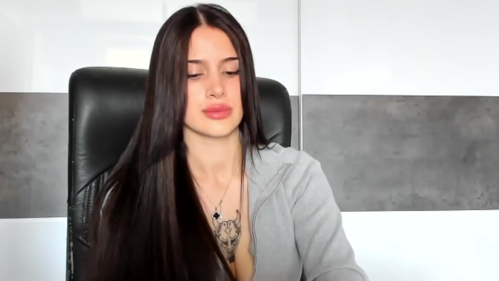 Gallery image thumbnail from Eliza_beth's myfreecams stream on, 07/17/2024, 10:25 image 7 of 20