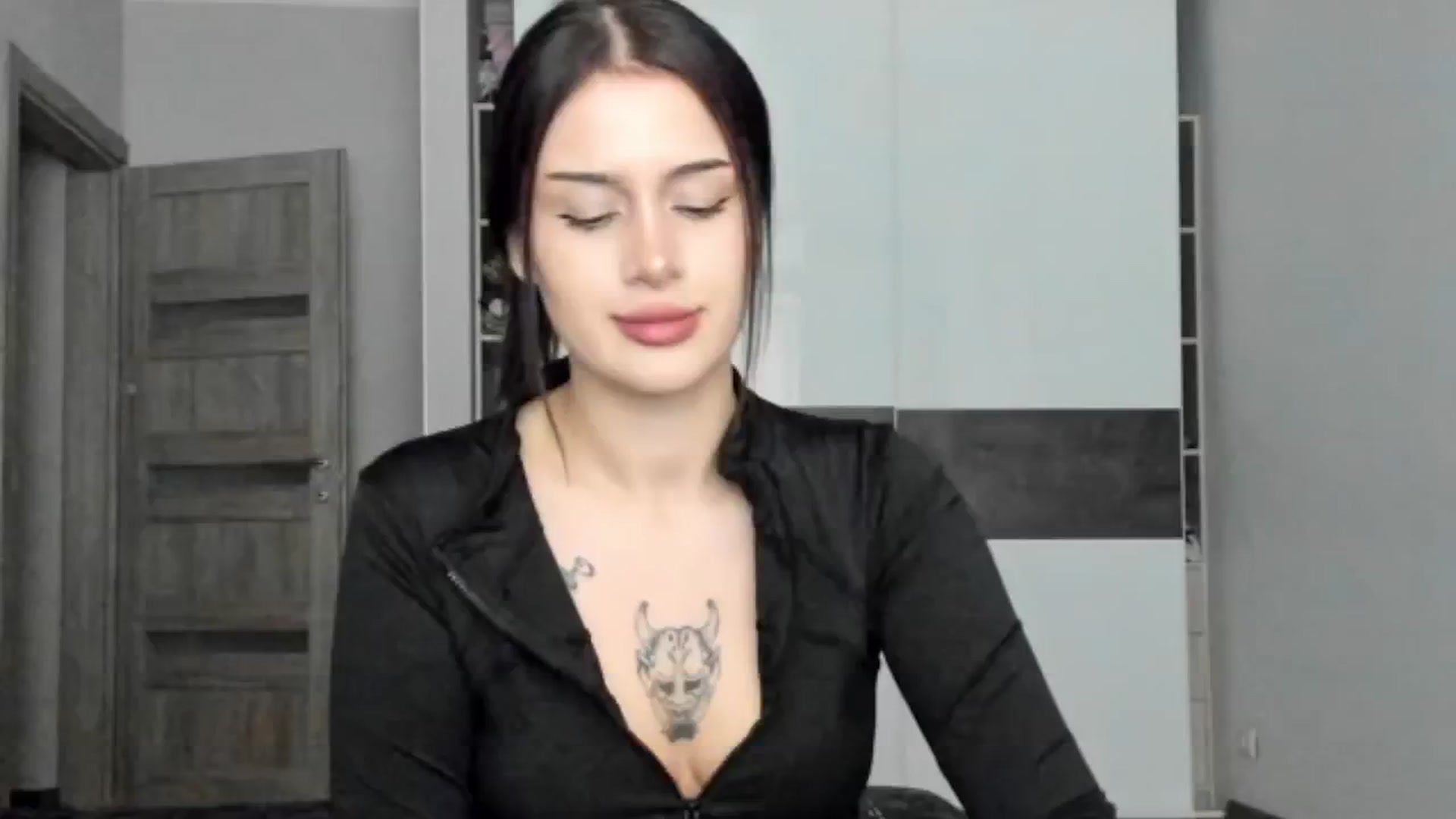 Gallery image thumbnail from Eliza_beth's myfreecams stream on, 10/18/2024, 12:43 image 10 of 20