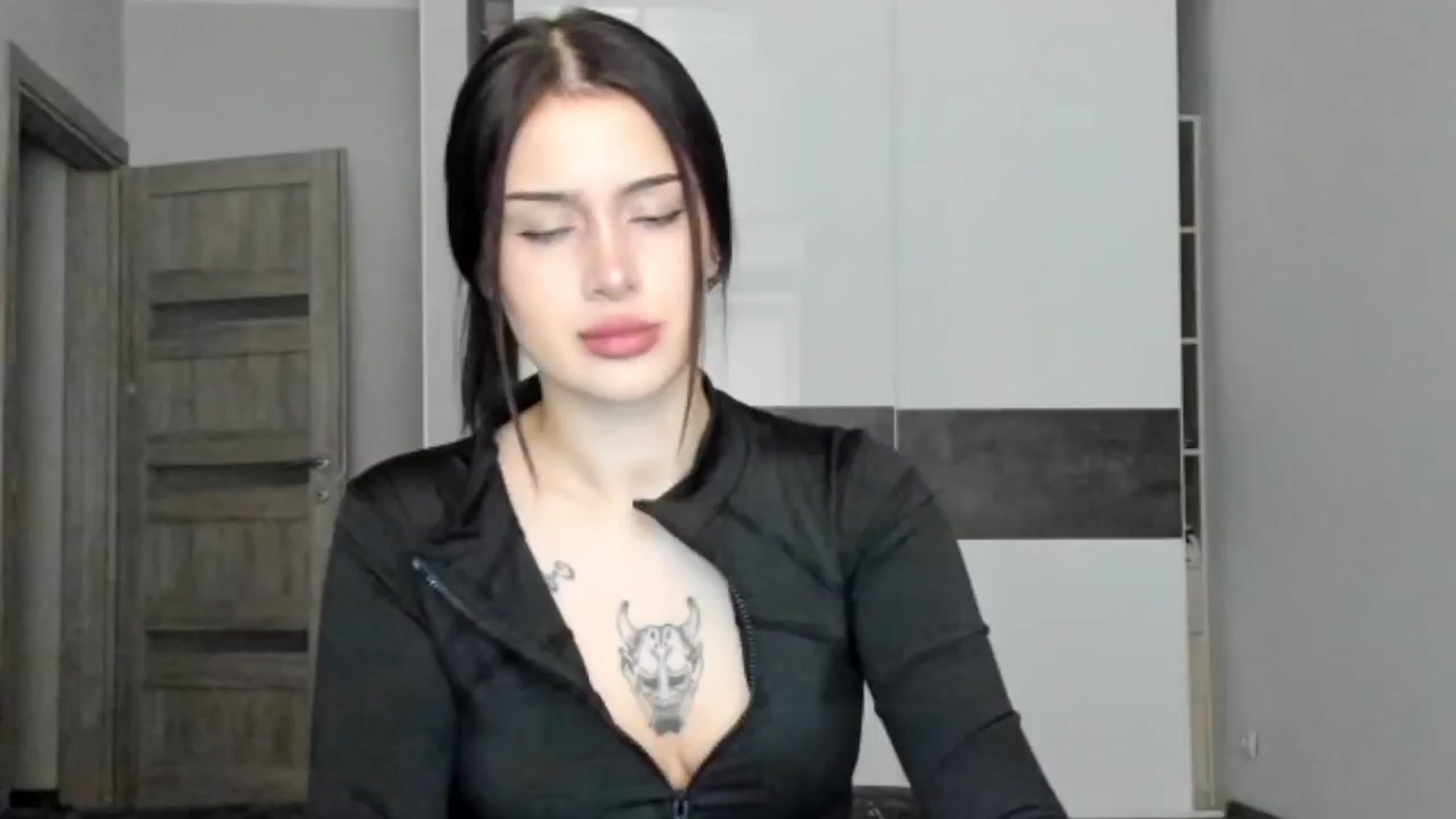 Gallery image thumbnail from Eliza_beth's myfreecams stream on, 10/18/2024, 12:43 image 14 of 20