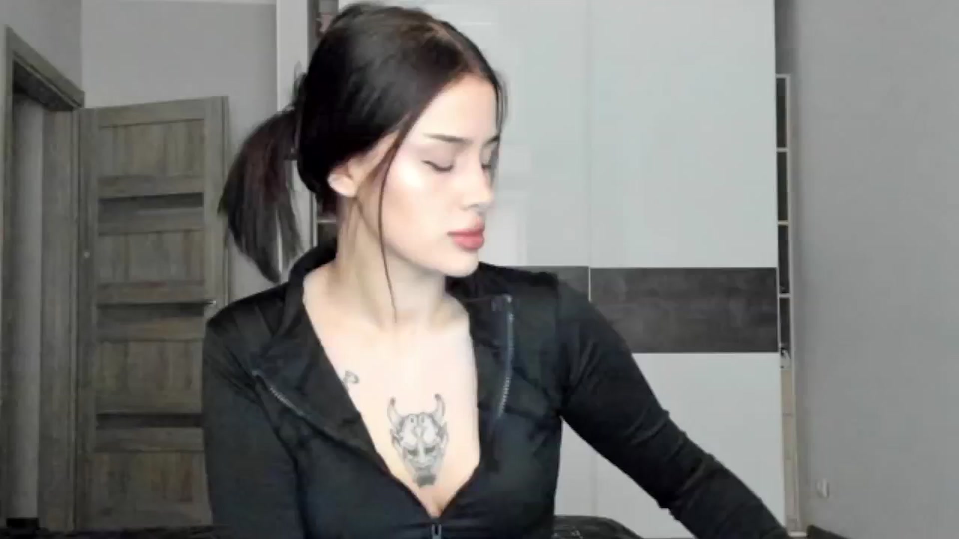 Gallery image thumbnail from Eliza_beth's myfreecams stream on, 10/18/2024, 12:43 image 3 of 20
