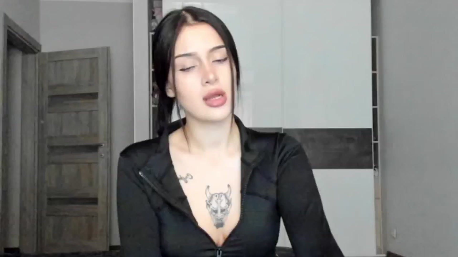 Gallery image thumbnail from Eliza_beth's myfreecams stream on, 10/18/2024, 13:08 image 6 of 20