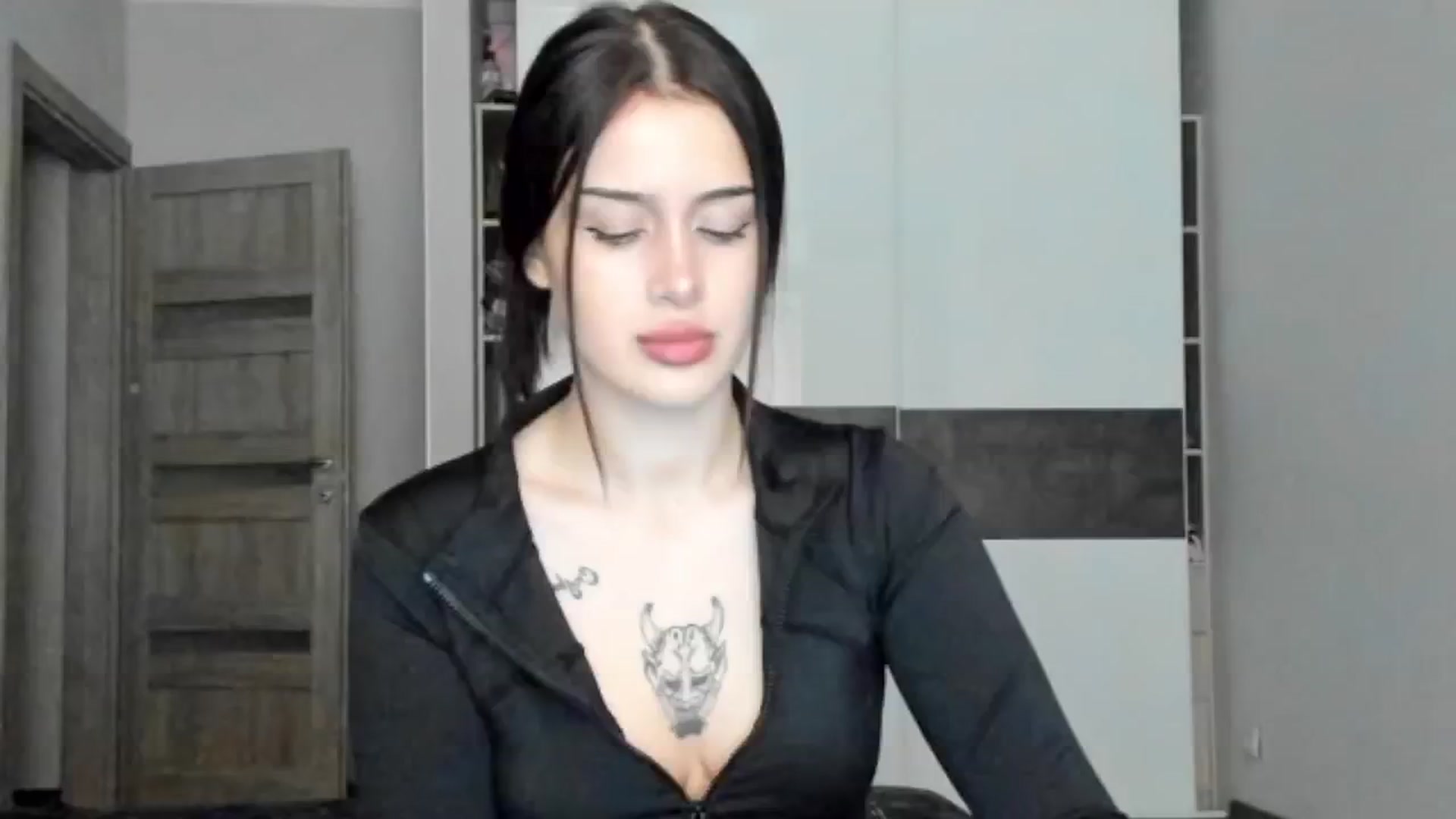 Gallery image thumbnail from Eliza_beth's myfreecams stream on, 10/18/2024, 13:08 image 4 of 20