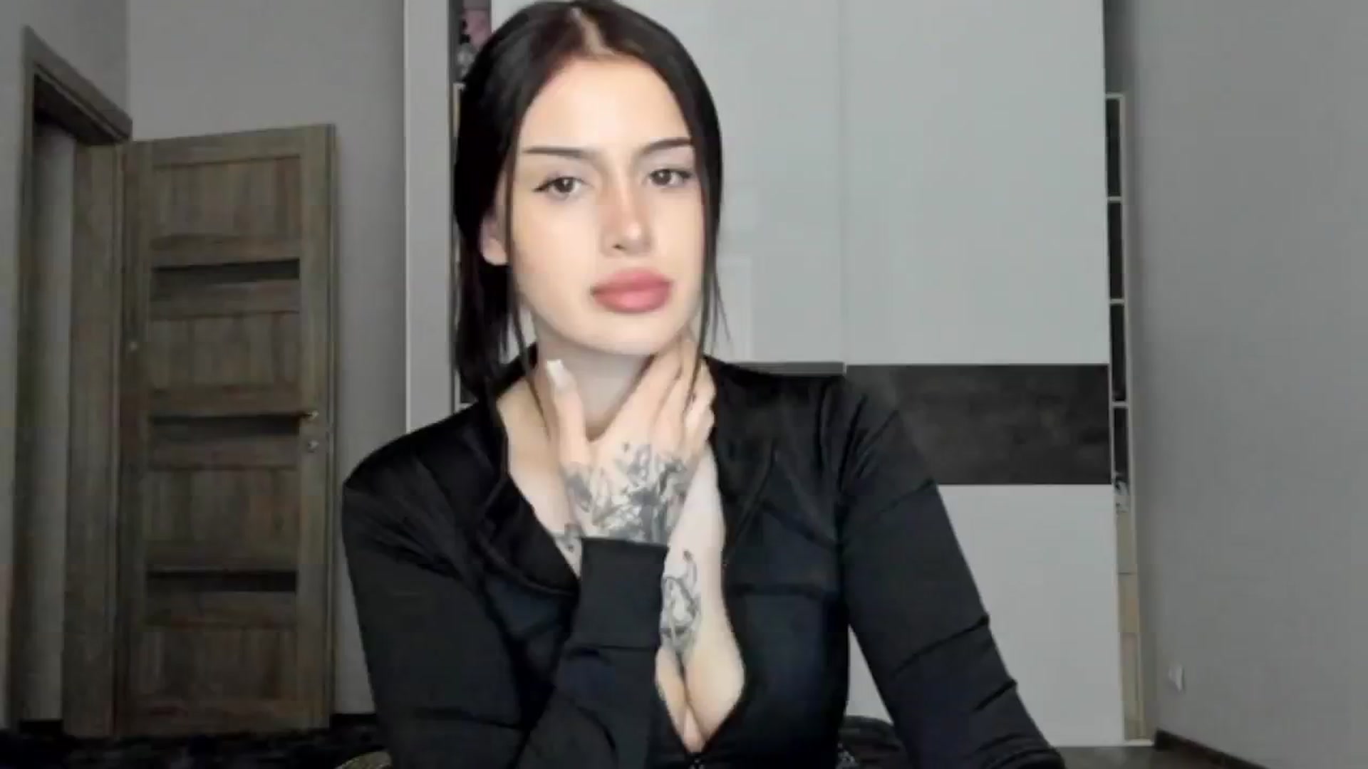 Gallery image thumbnail from Eliza_beth's myfreecams stream on, 10/18/2024, 13:48 image 13 of 20
