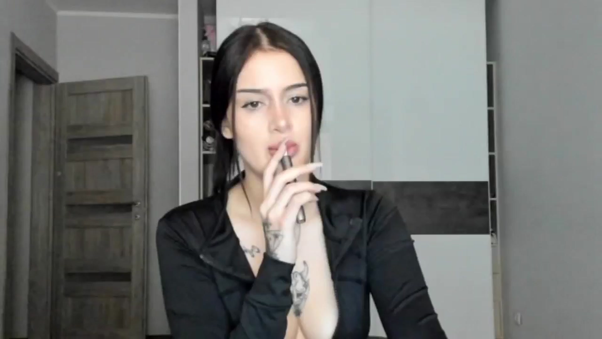 Gallery image thumbnail from Eliza_beth's myfreecams stream on, 10/18/2024, 13:48 image 4 of 20