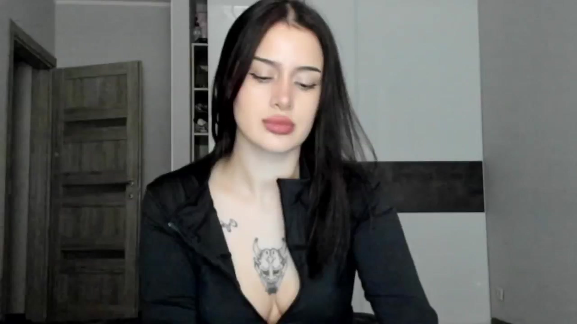 Gallery image thumbnail from Eliza_beth's myfreecams stream on, 10/18/2024, 14:36 image 13 of 20