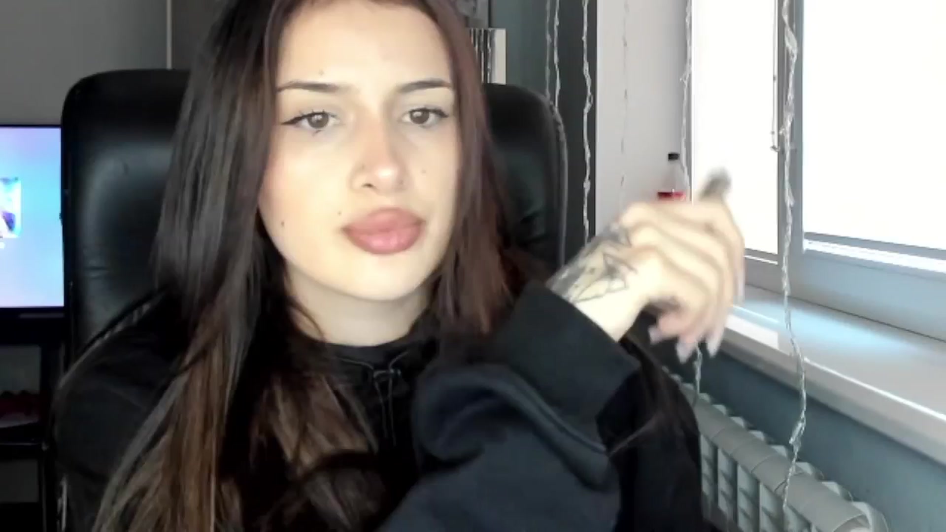 Gallery image thumbnail from Eliza_beth's myfreecams stream on, 11/28/2024, 10:02 image 7 of 20