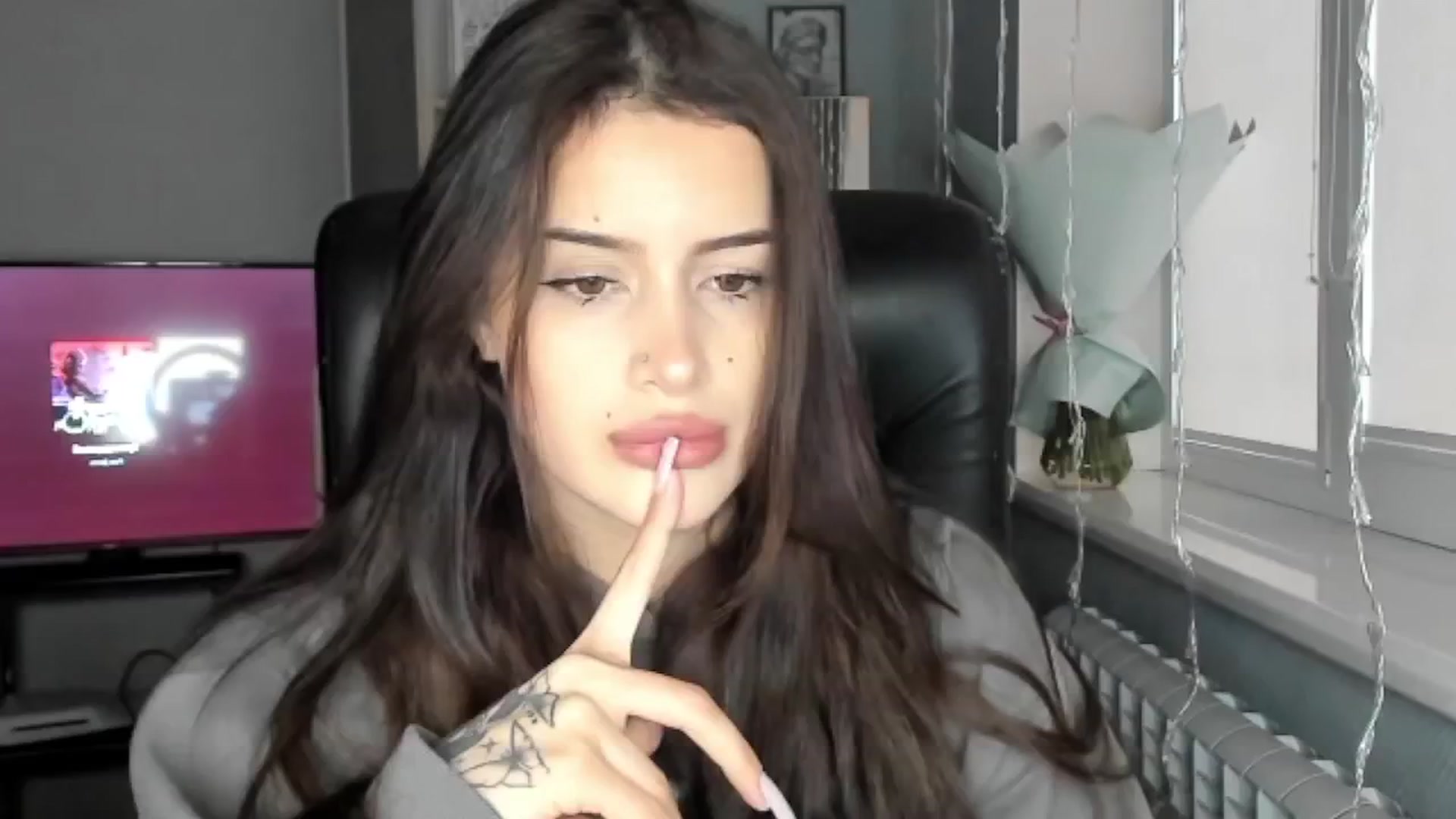 Gallery image thumbnail from Eliza_beth's myfreecams stream on, 12/04/2024, 12:31 image 2 of 20