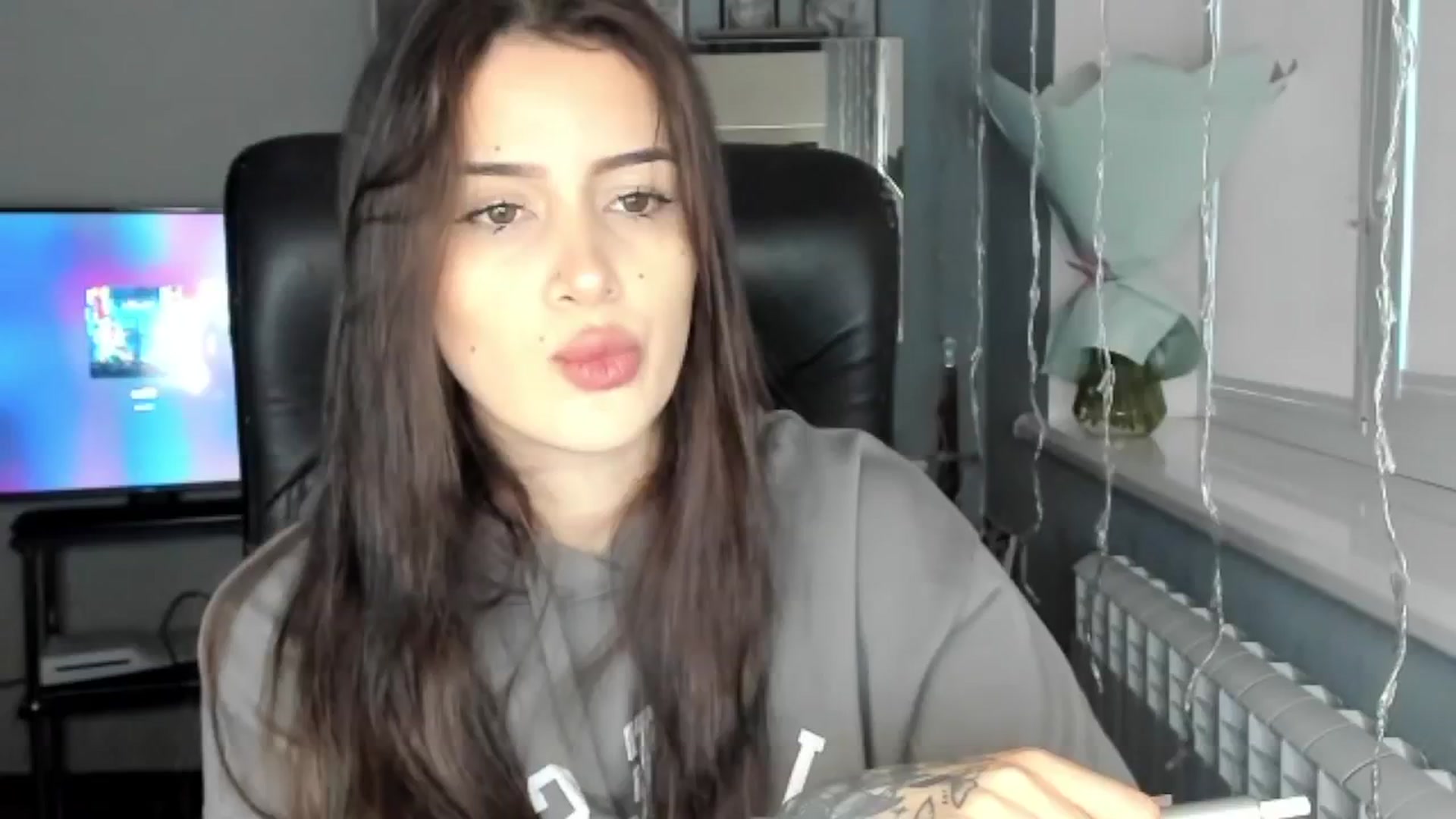 Gallery image thumbnail from Eliza_beth's myfreecams stream on, 12/04/2024, 13:22 image 9 of 20