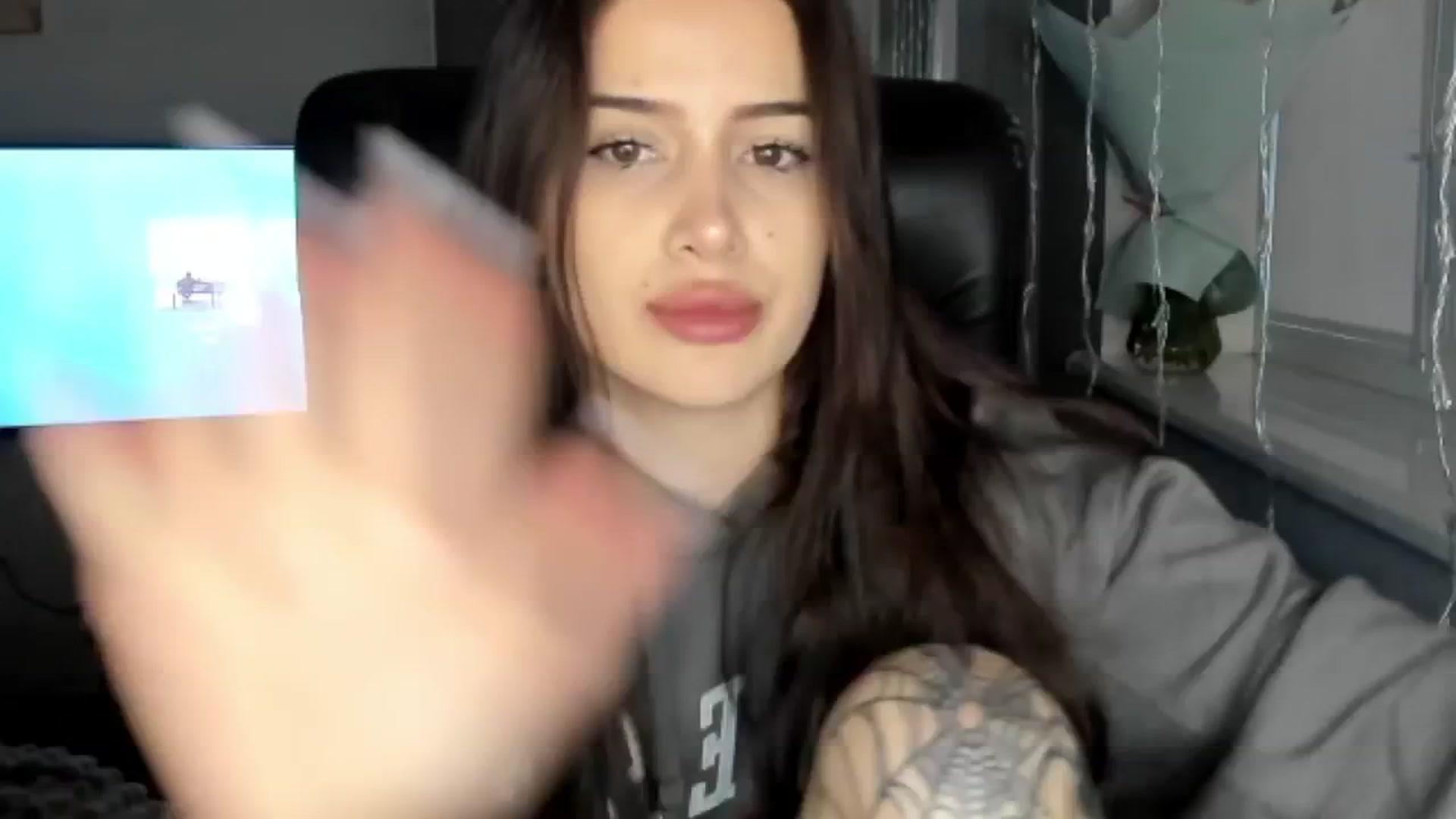 Gallery image thumbnail from Eliza_beth's myfreecams stream on, 12/04/2024, 13:22 image 16 of 20