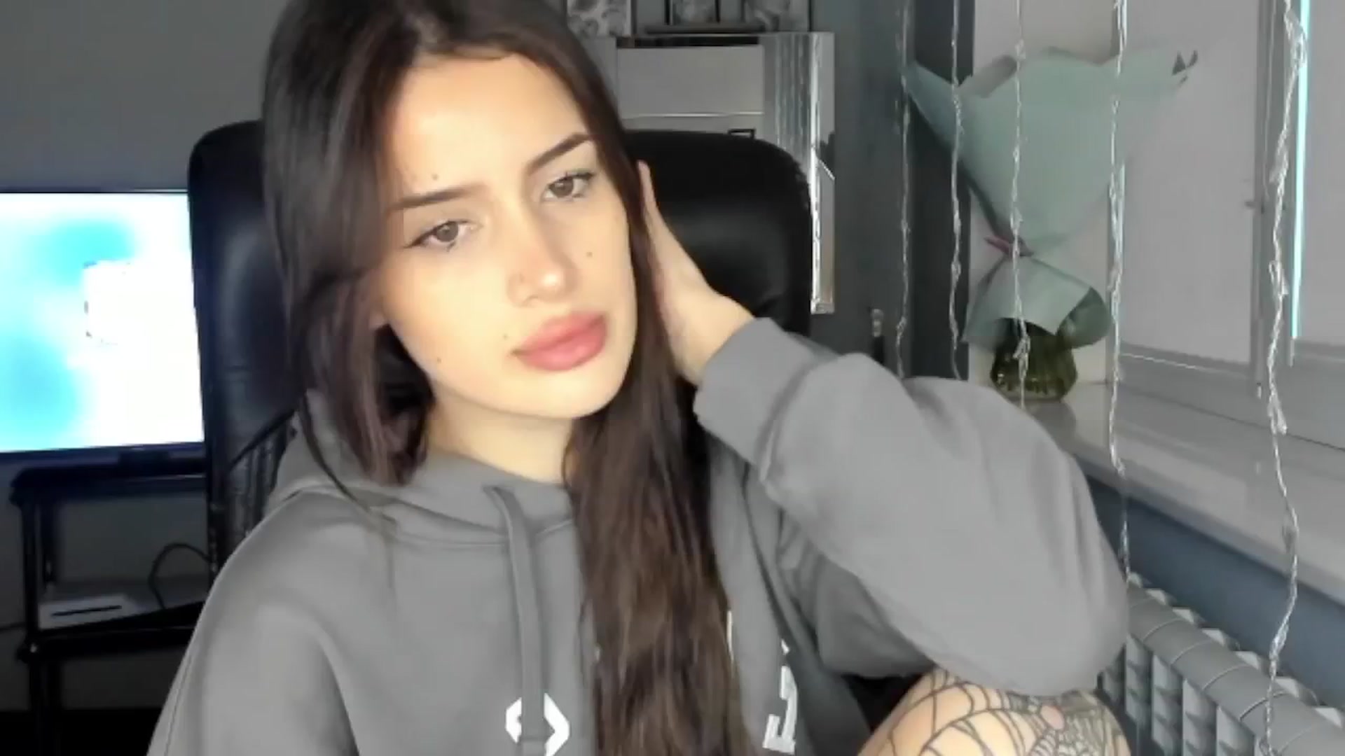 Gallery image thumbnail from Eliza_beth's myfreecams stream on, 12/04/2024, 13:22 image 10 of 20