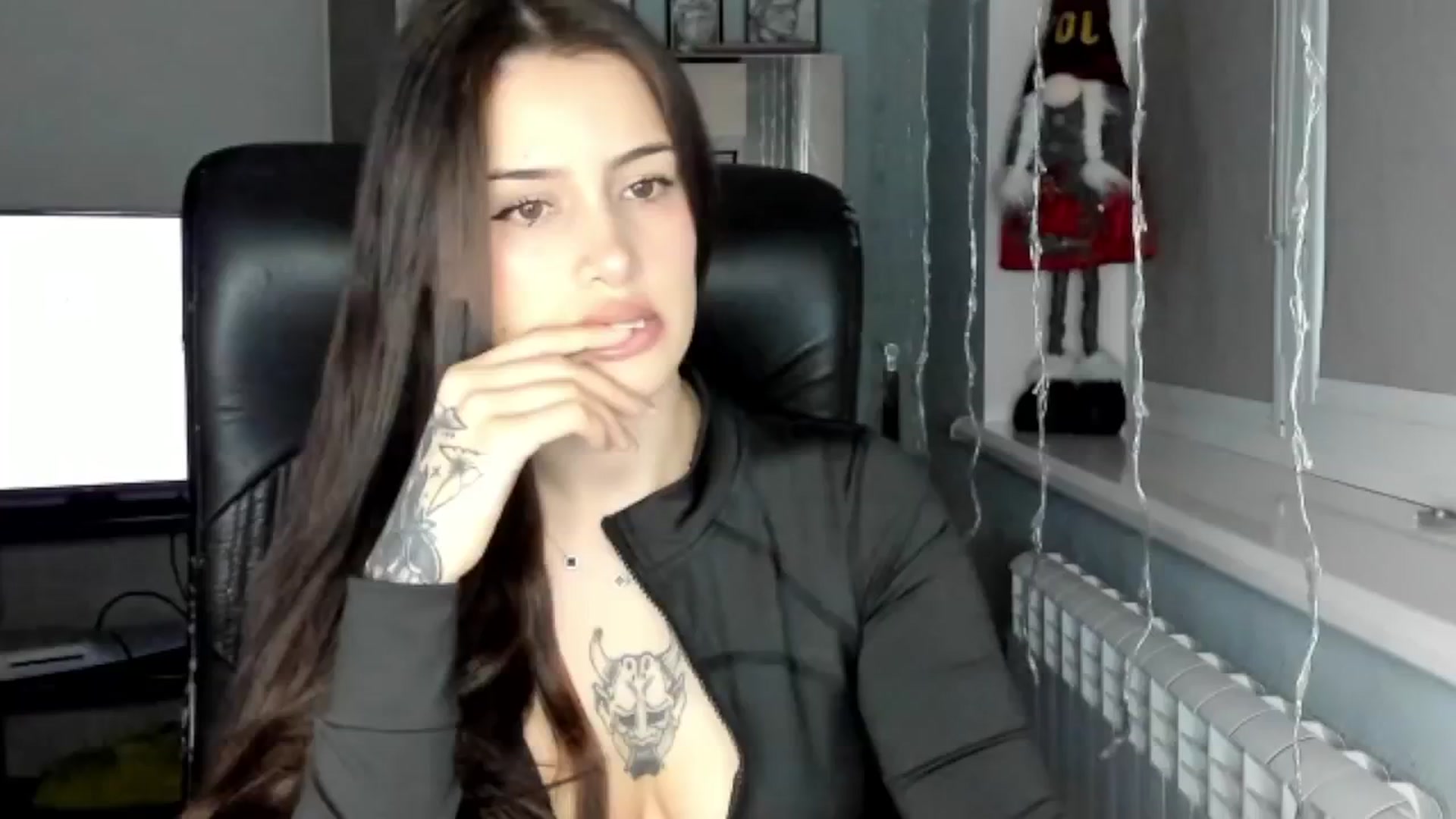 Gallery image thumbnail from Eliza_beth's myfreecams stream on, 12/09/2024, 14:18 image 16 of 20