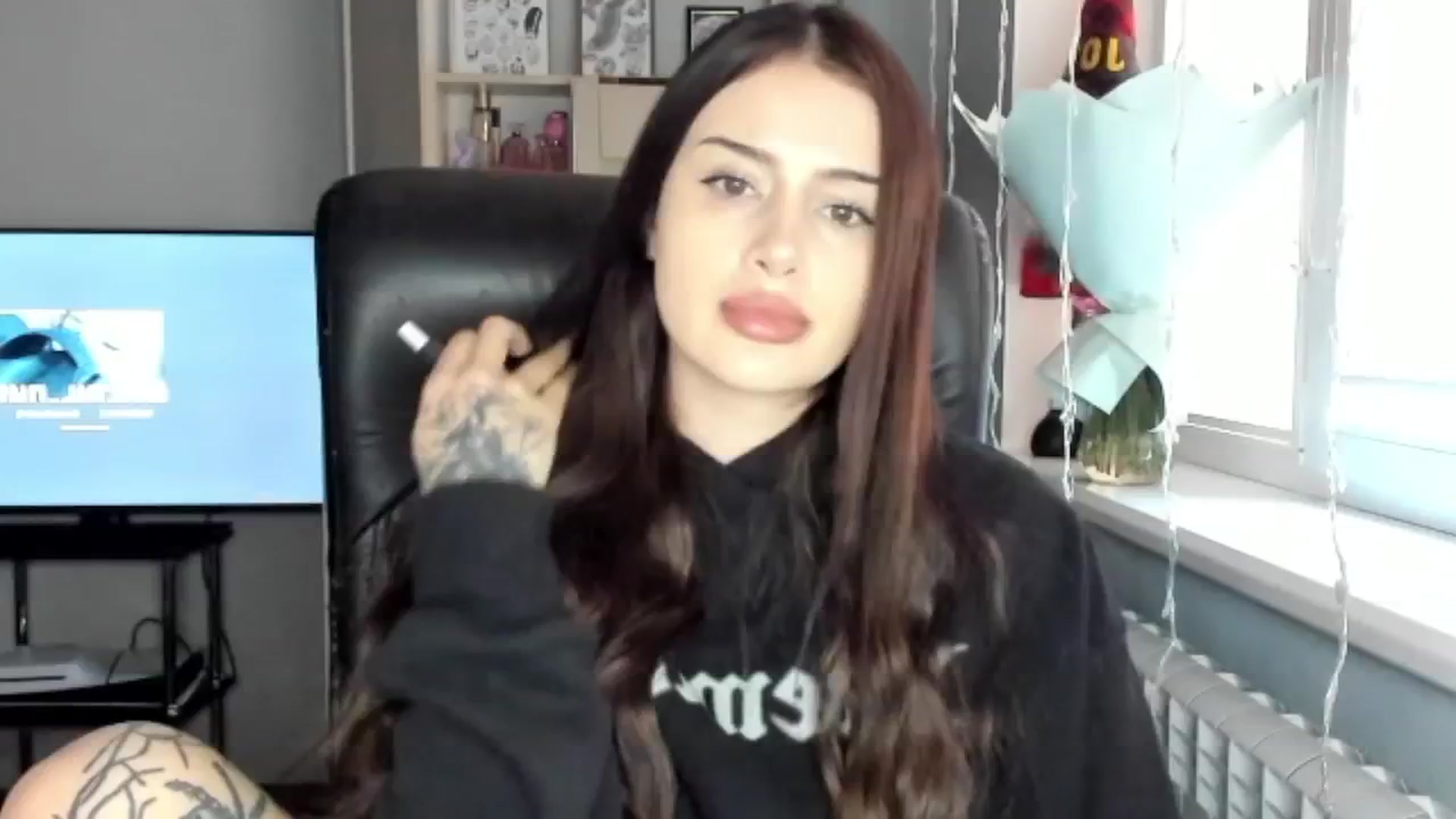 Gallery image thumbnail from Eliza_beth's myfreecams stream on, 12/10/2024, 09:22 image 8 of 20