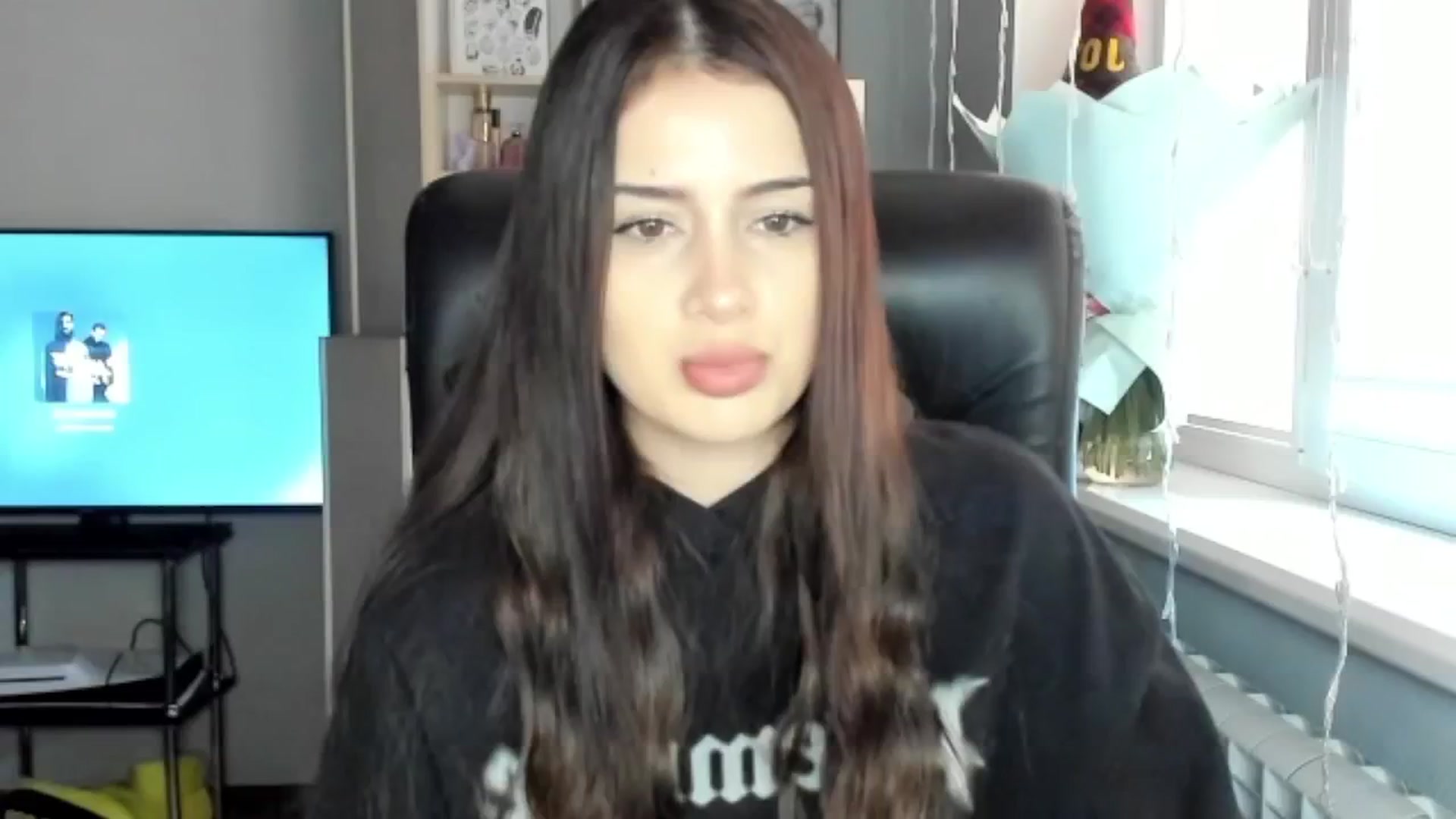 Gallery image thumbnail from Eliza_beth's myfreecams stream on, 12/10/2024, 09:22 image 12 of 20