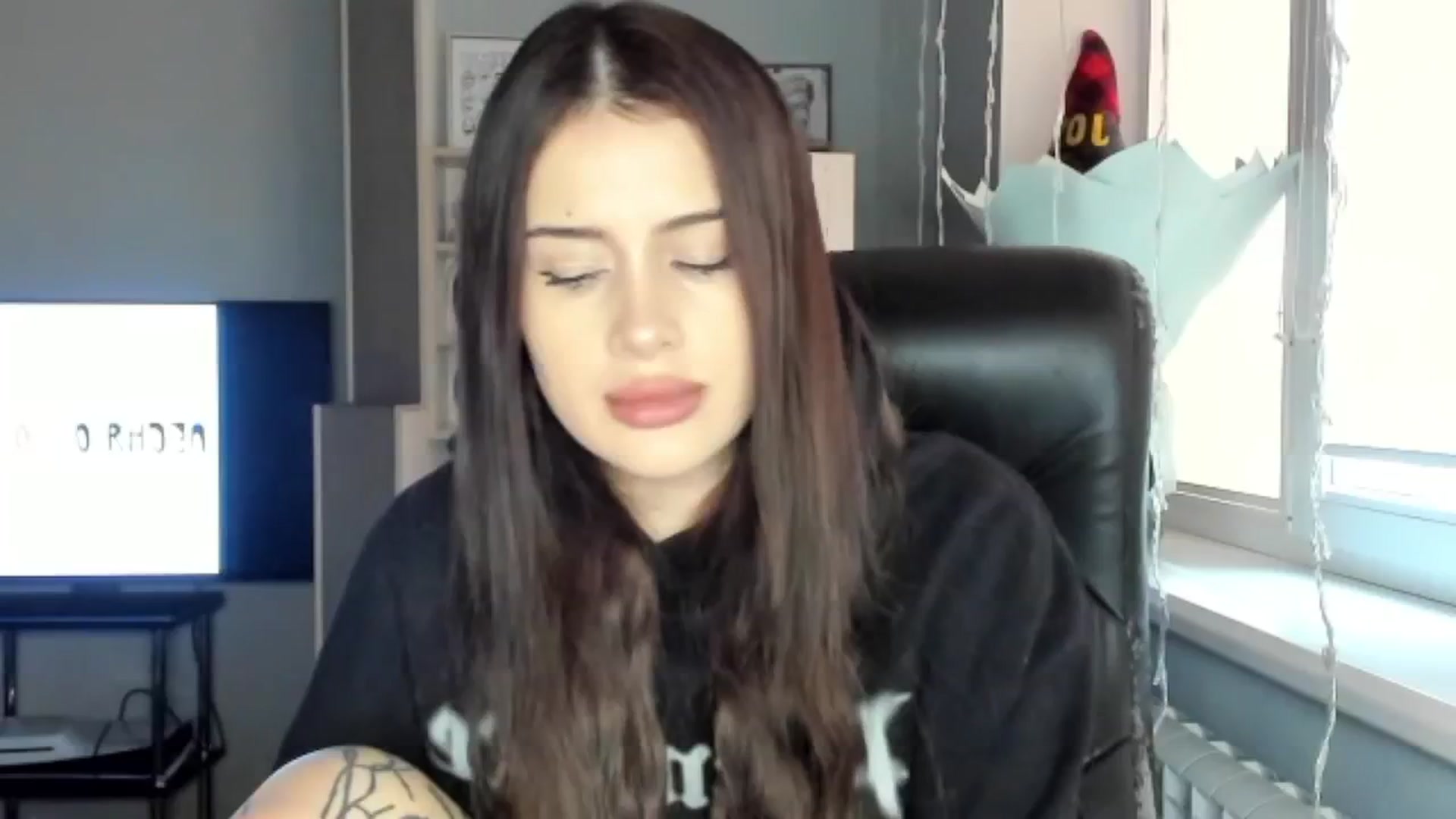 Gallery image thumbnail from Eliza_beth's myfreecams stream on, 12/10/2024, 09:22 image 1 of 20