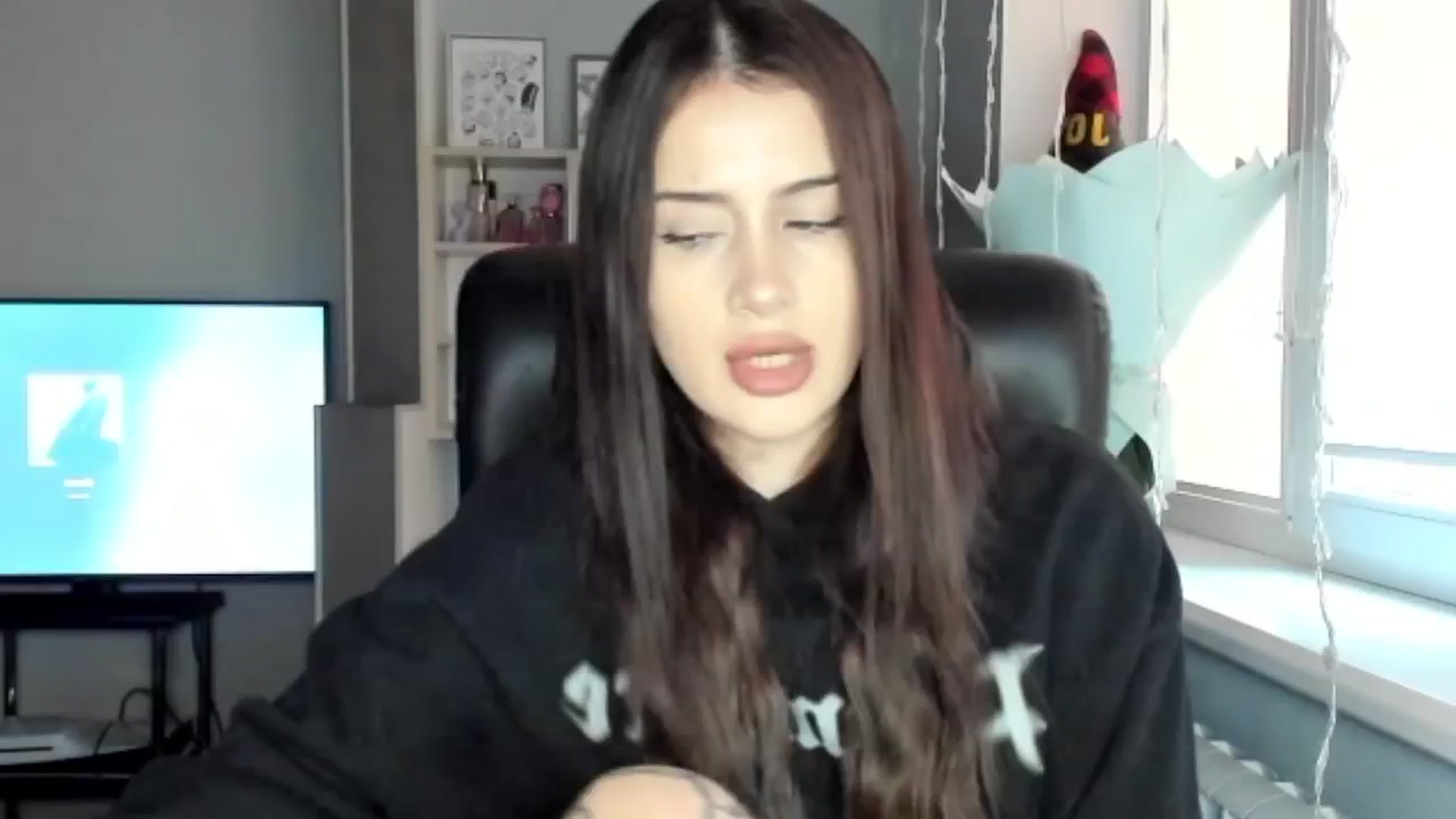 Gallery image thumbnail from Eliza_beth's myfreecams stream on, 12/10/2024, 09:22 image 2 of 20