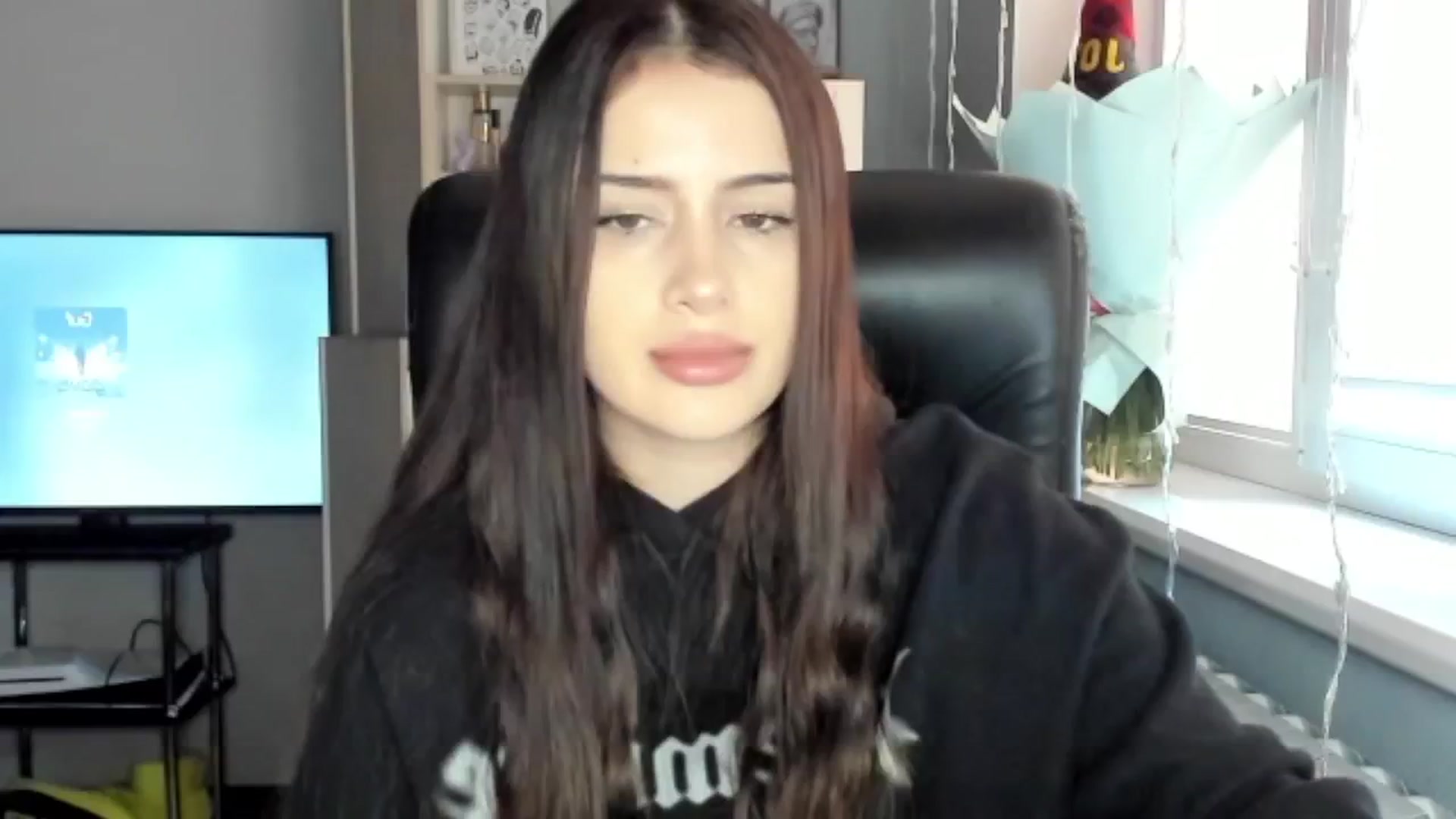 Gallery image thumbnail from Eliza_beth's myfreecams stream on, 12/10/2024, 09:22 image 13 of 20