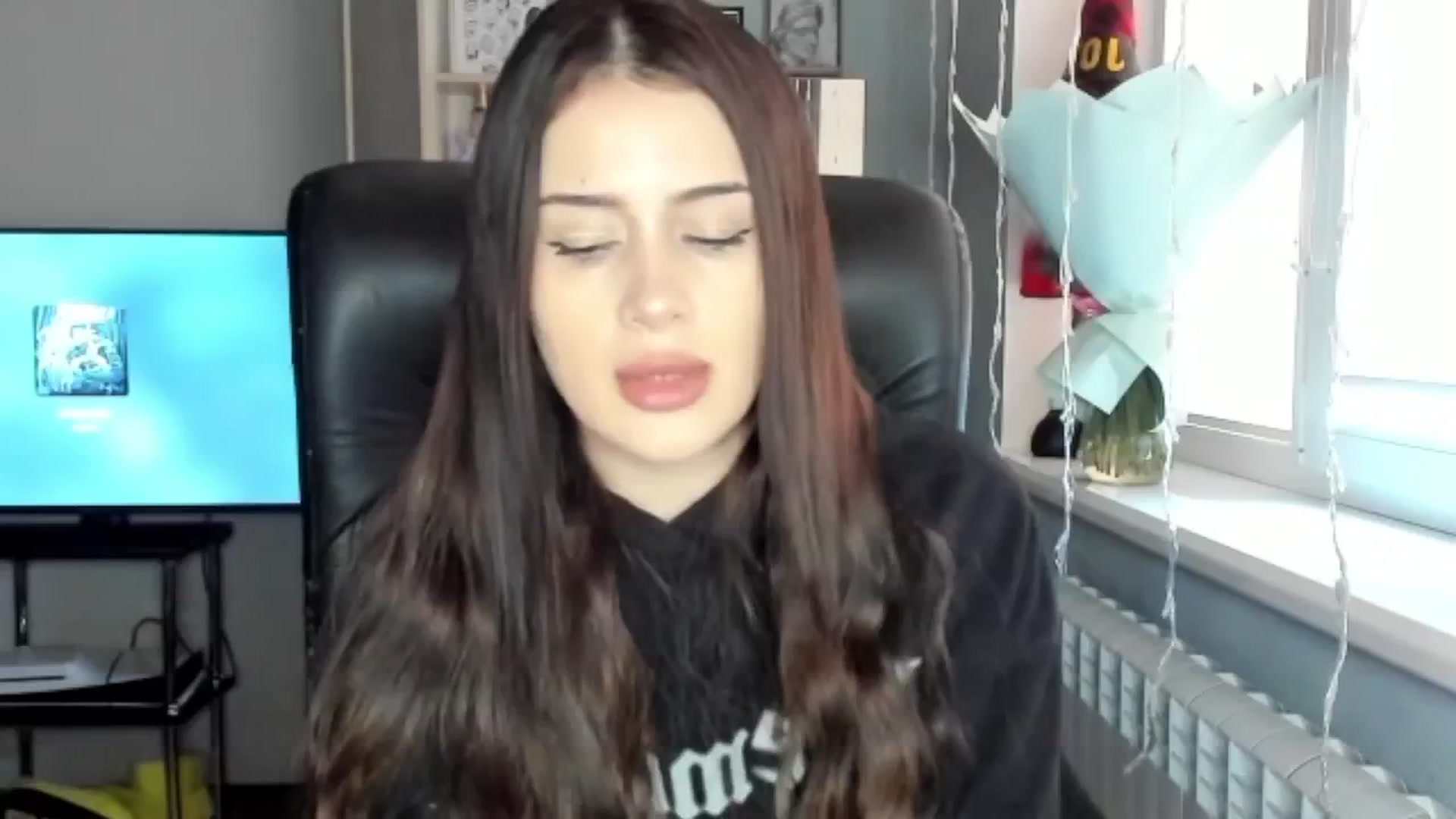 Gallery image thumbnail from Eliza_beth's myfreecams stream on, 12/10/2024, 09:22 image 9 of 20