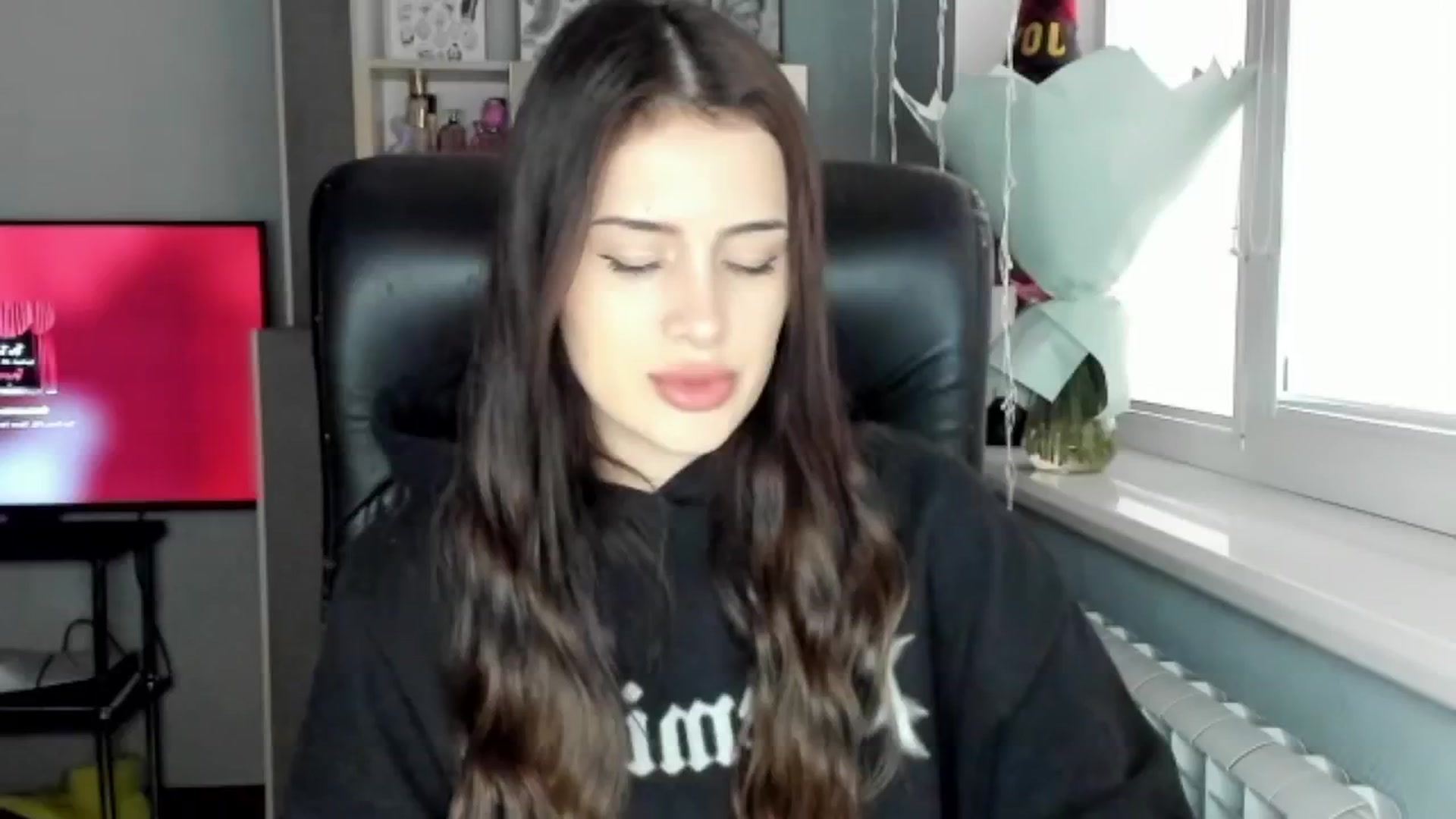 Gallery image thumbnail from Eliza_beth's myfreecams stream on, 12/10/2024, 11:55 image 16 of 20