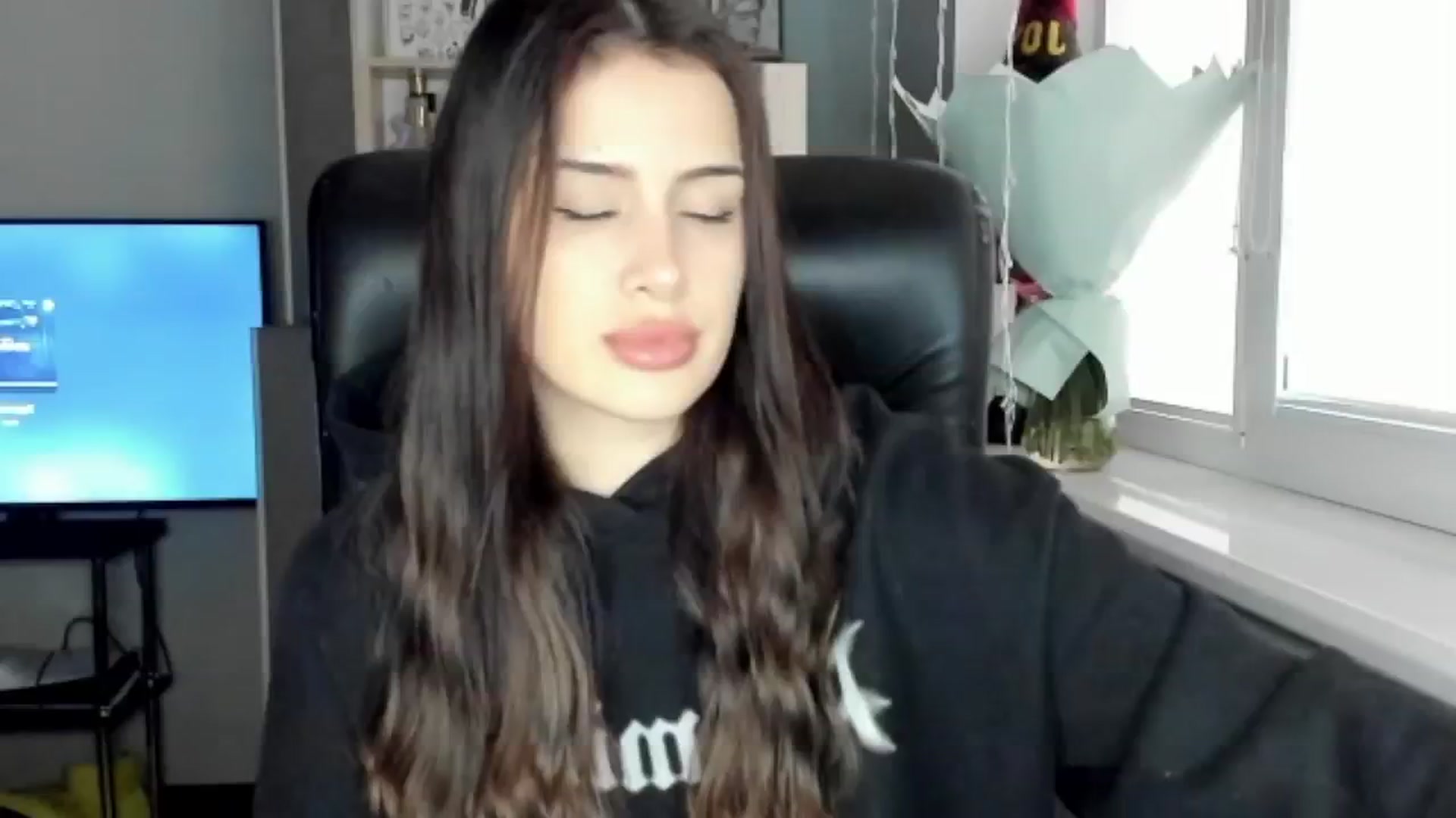 Gallery image thumbnail from Eliza_beth's myfreecams stream on, 12/10/2024, 11:55 image 17 of 20